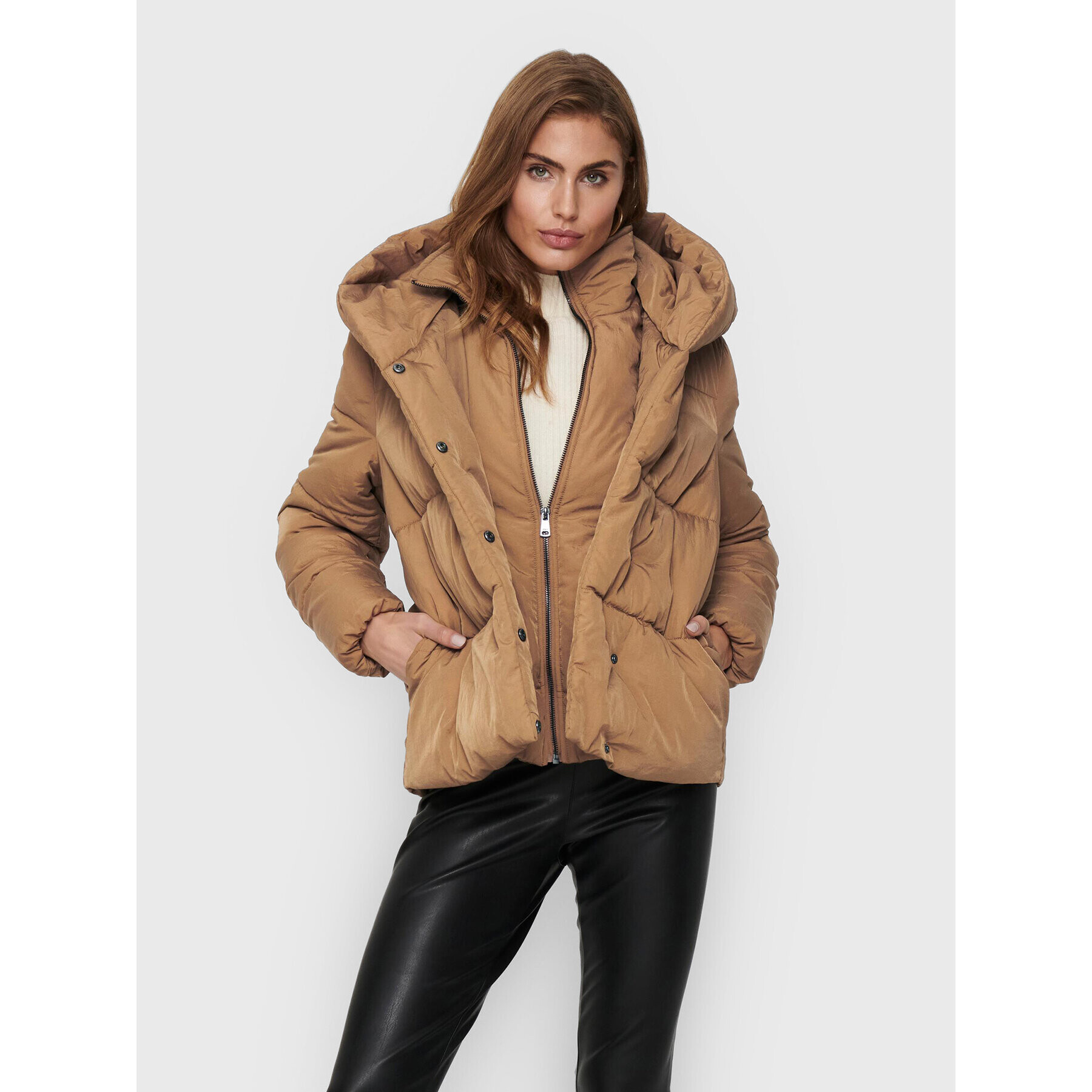 ONLY Пухено яке Sydney 15231475 Кафяв Regular Fit - Pepit.bg