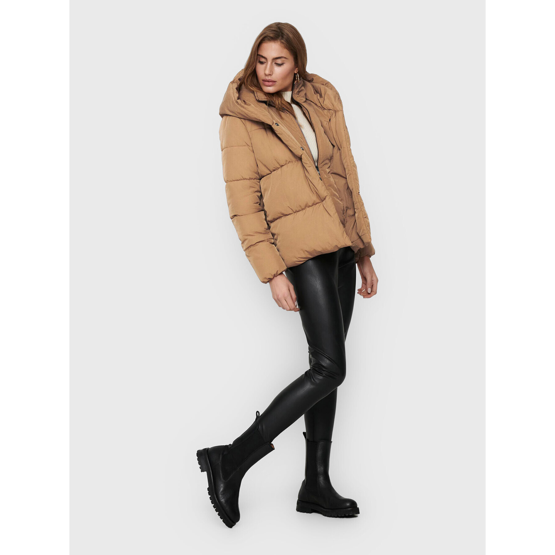 ONLY Пухено яке Sydney 15231475 Кафяв Regular Fit - Pepit.bg