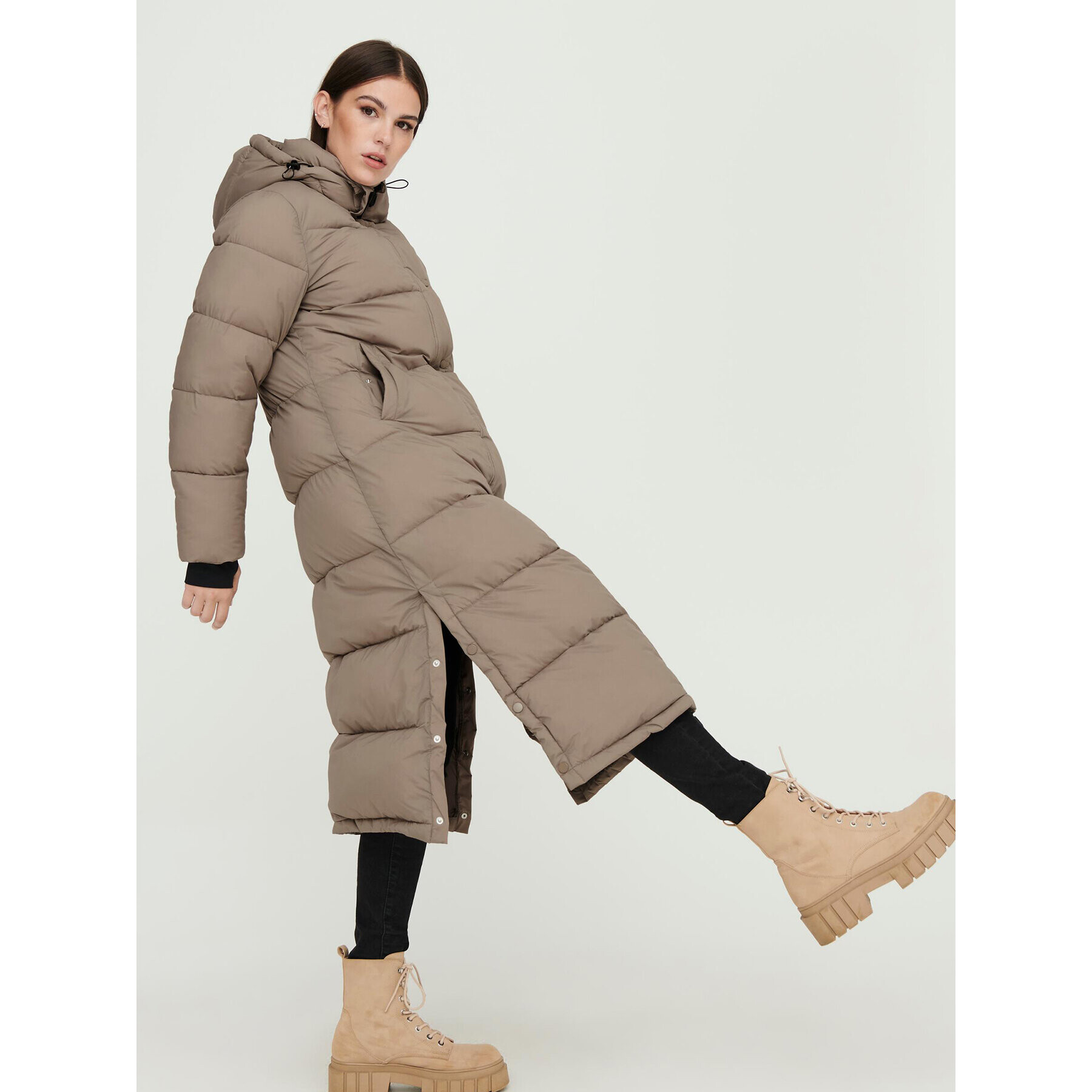 ONLY Пухено яке 15287913 Бежов Regular Fit - Pepit.bg
