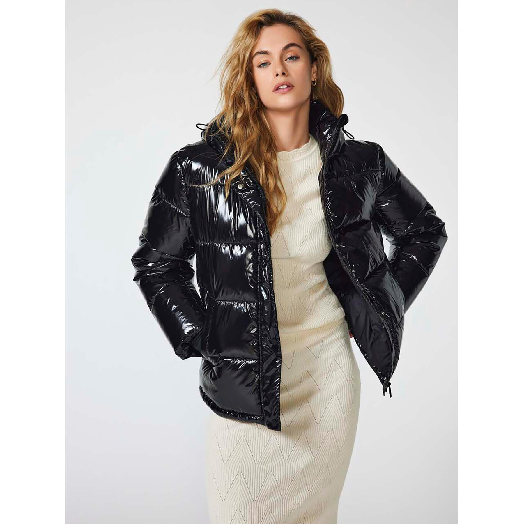 ONLY Пухено яке 15287919 Черен Regular Fit - Pepit.bg