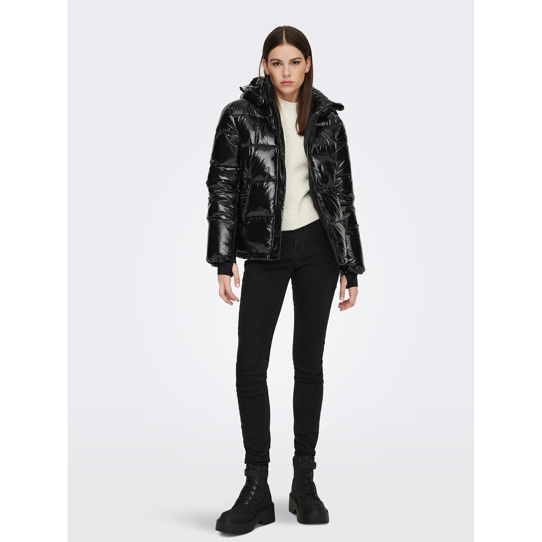 ONLY Пухено яке 15287919 Черен Regular Fit - Pepit.bg