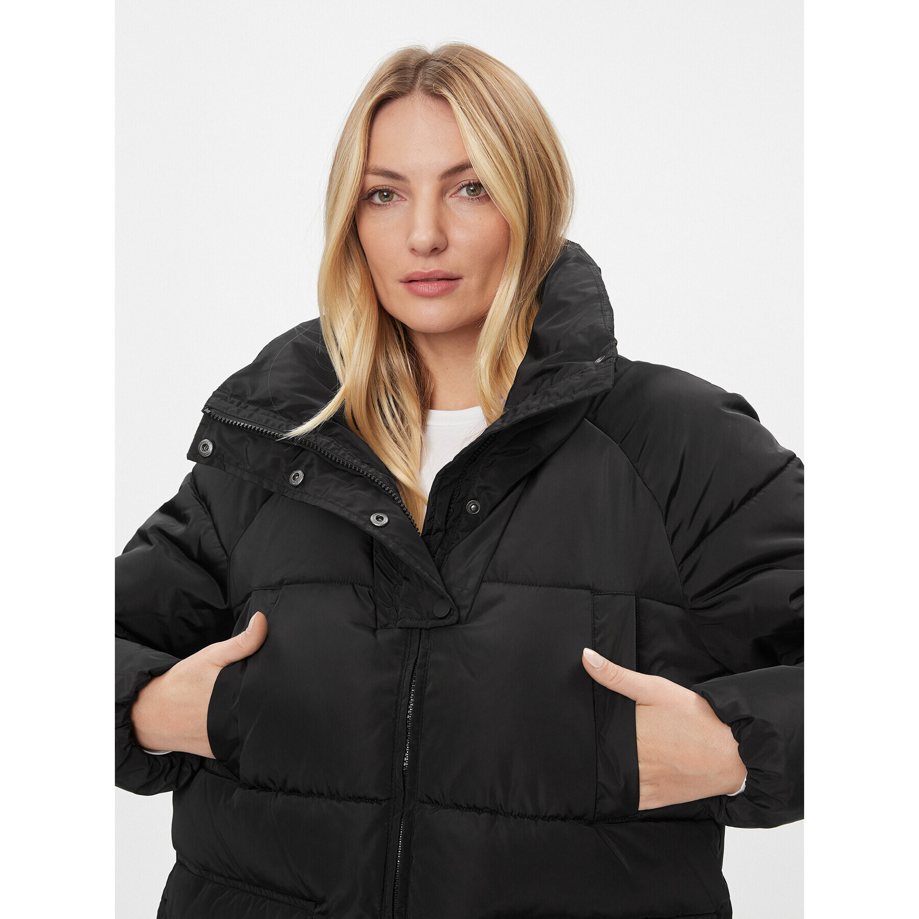 ONLY Пухено яке 15294315 Черен Regular Fit - Pepit.bg