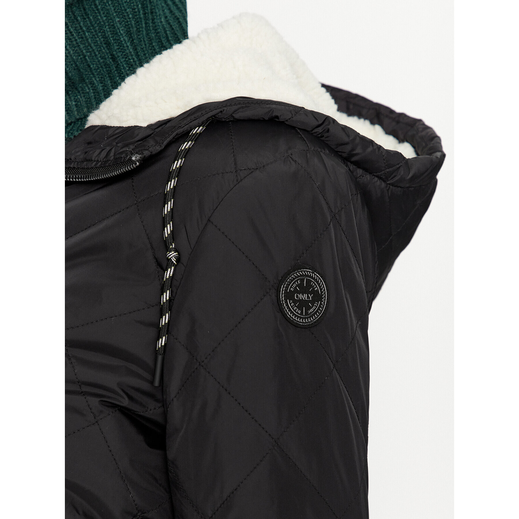 ONLY Пухено яке 15295389 Черен Regular Fit - Pepit.bg