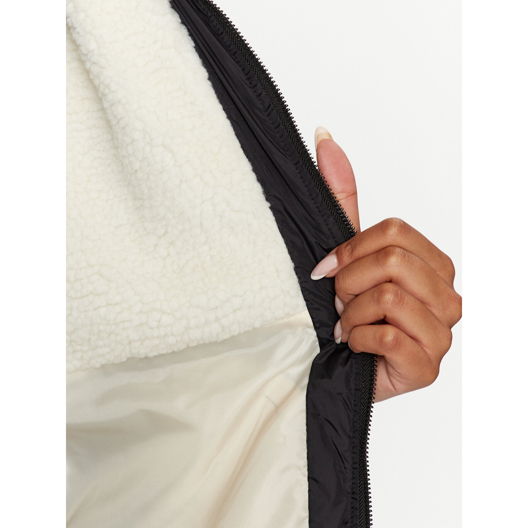 ONLY Пухено яке 15295389 Черен Regular Fit - Pepit.bg