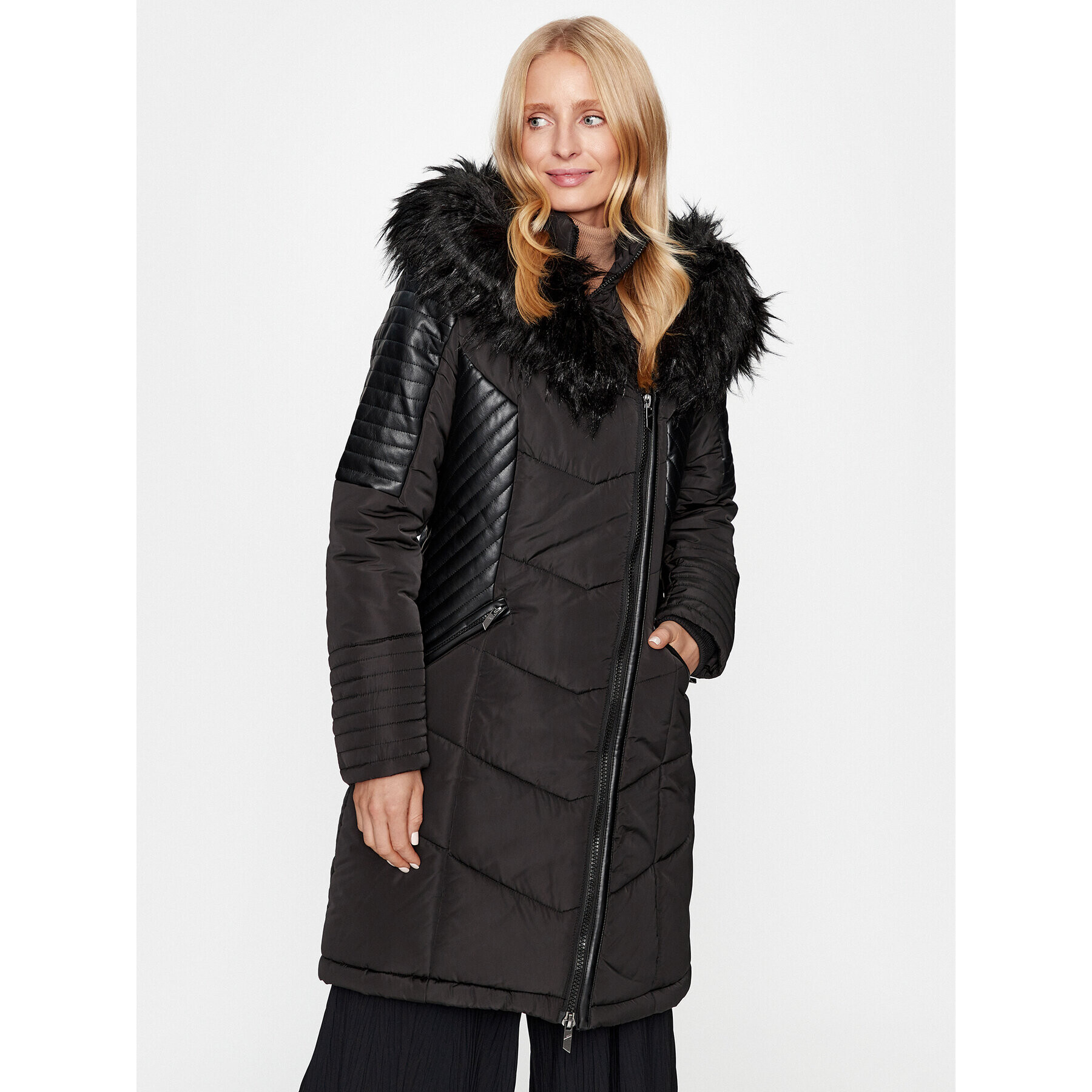 ONLY Пухено яке 15295396 Черен Regular Fit - Pepit.bg