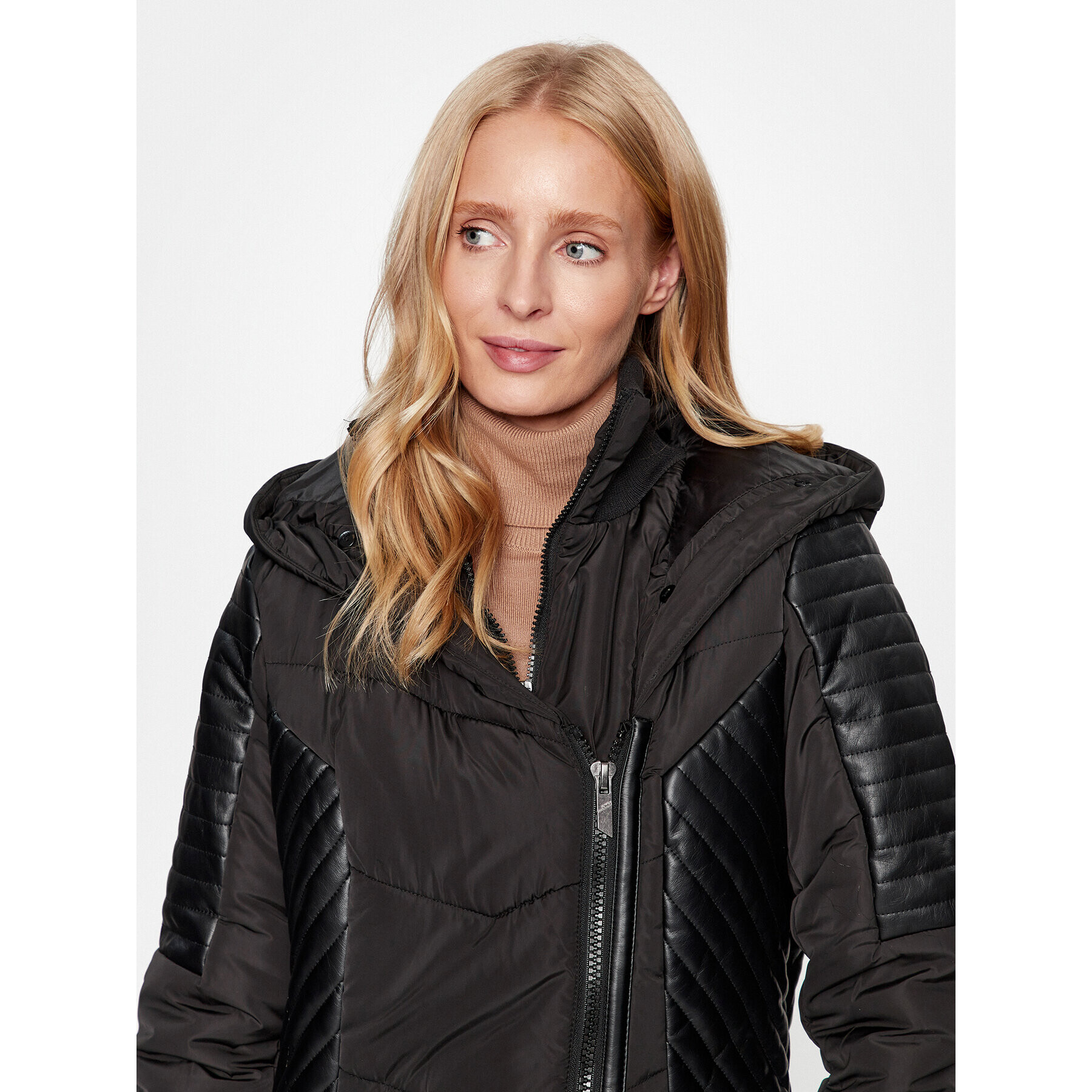 ONLY Пухено яке 15295396 Черен Regular Fit - Pepit.bg