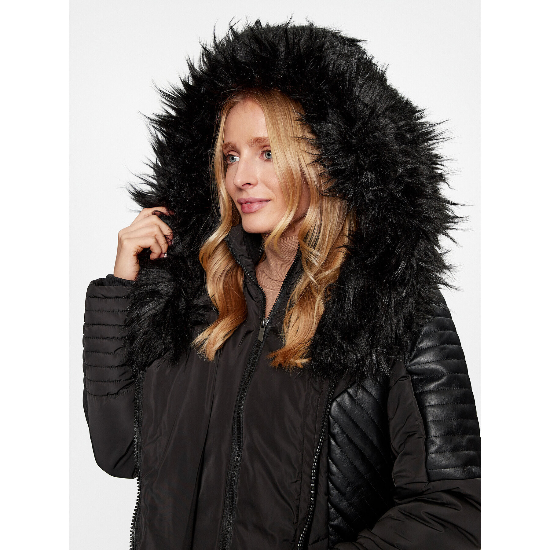 ONLY Пухено яке 15295396 Черен Regular Fit - Pepit.bg