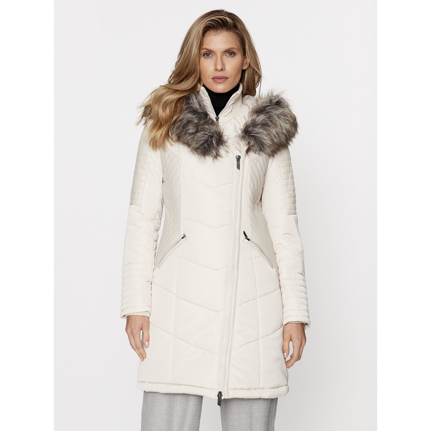 ONLY Пухено яке 15295396 Екрю Regular Fit - Pepit.bg
