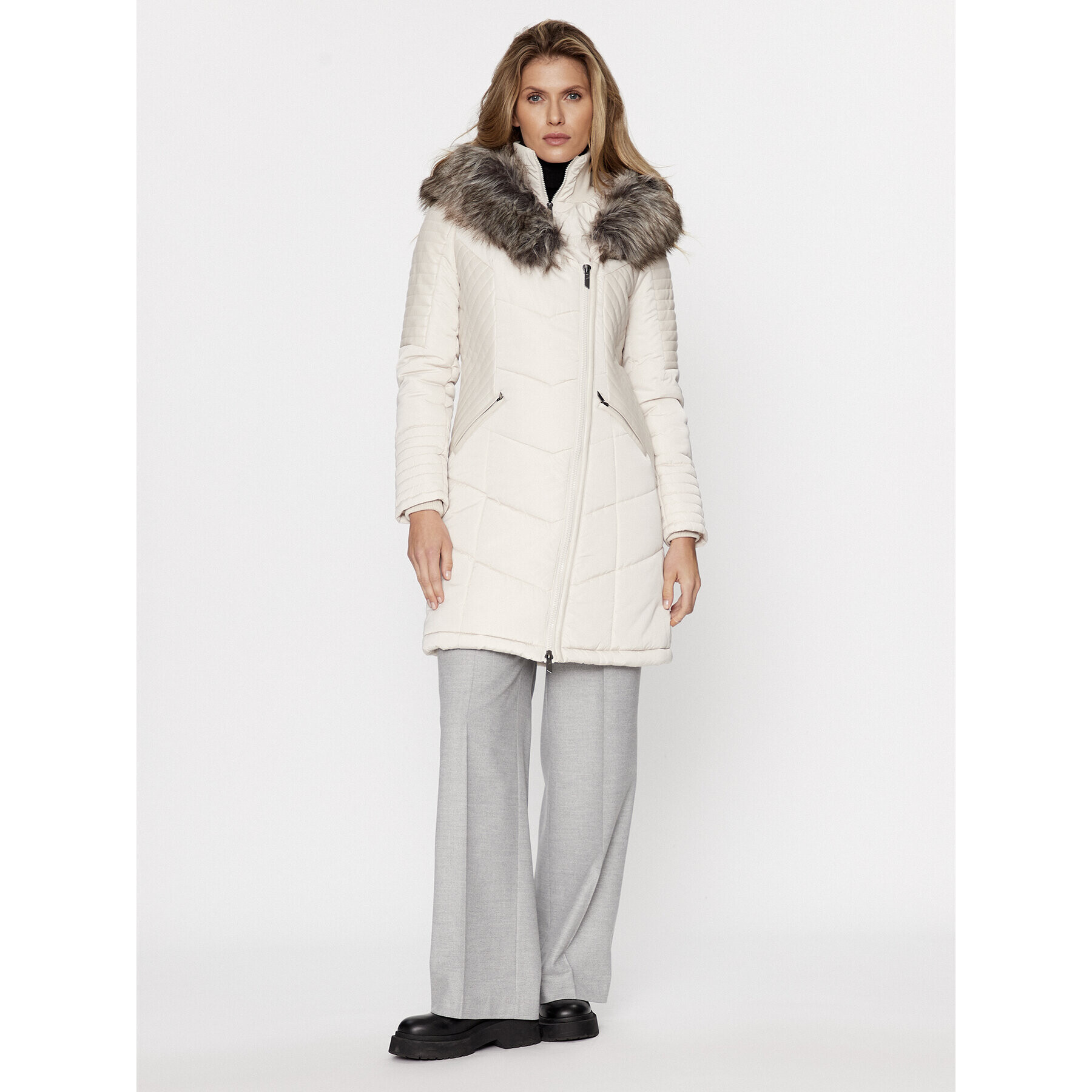 ONLY Пухено яке 15295396 Екрю Regular Fit - Pepit.bg