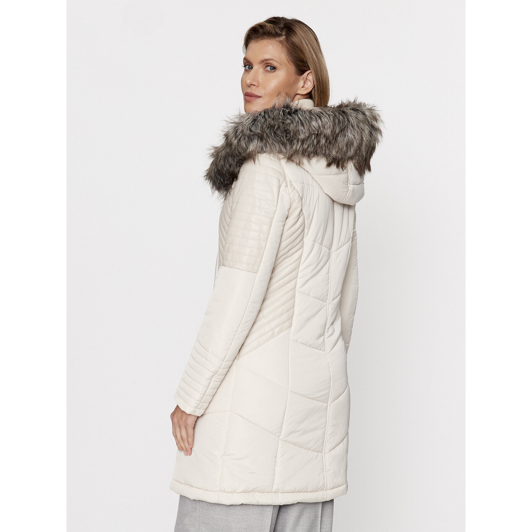 ONLY Пухено яке 15295396 Екрю Regular Fit - Pepit.bg