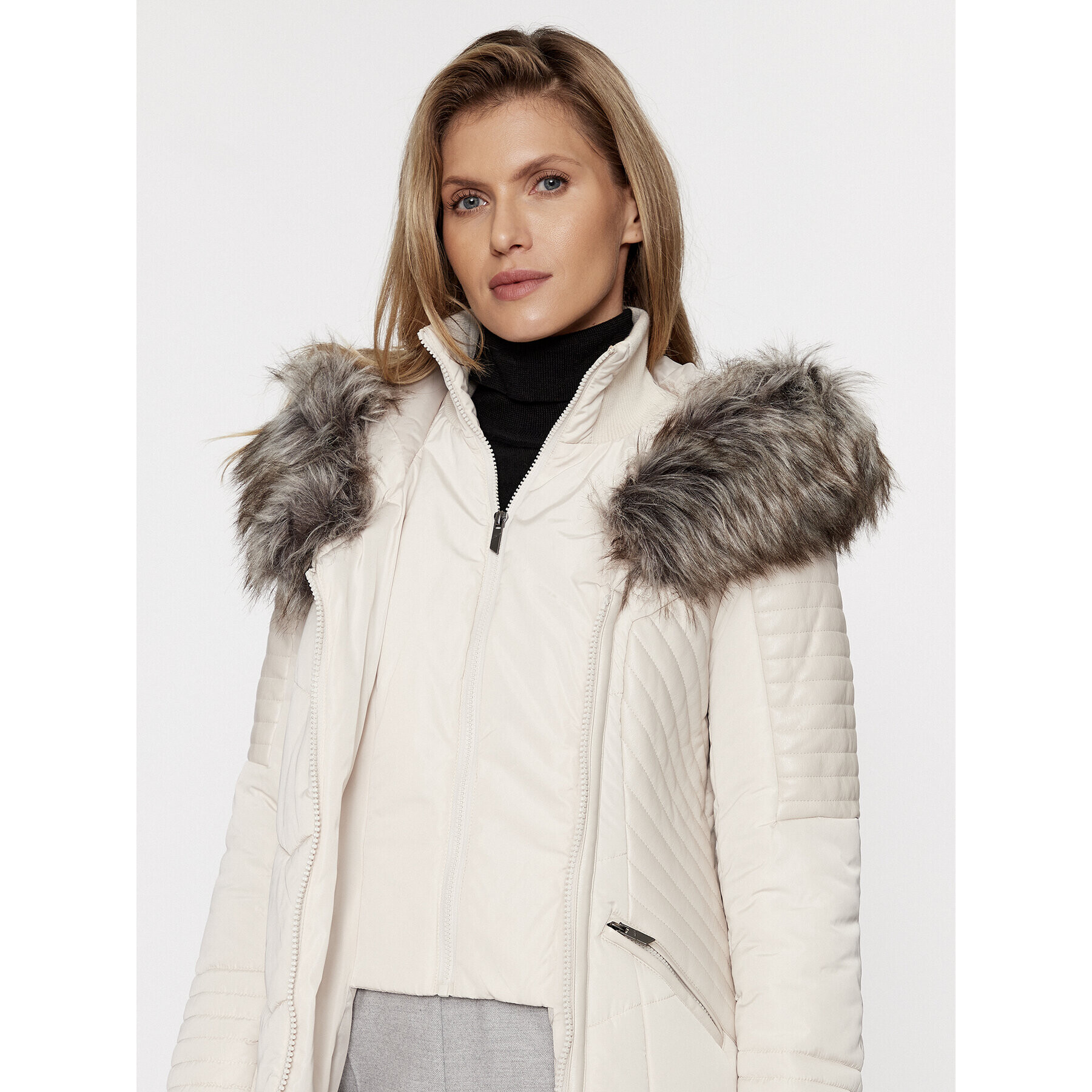 ONLY Пухено яке 15295396 Екрю Regular Fit - Pepit.bg