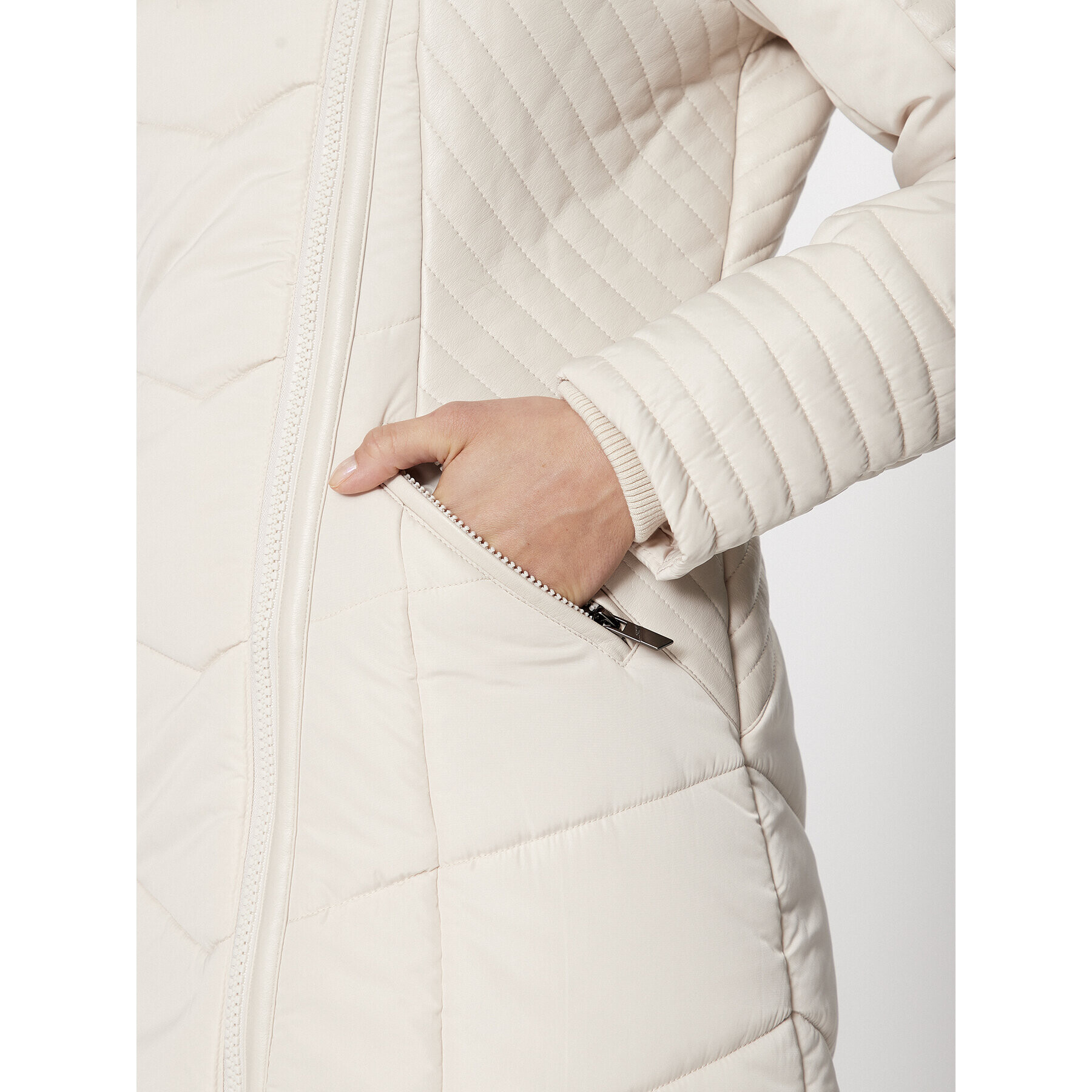 ONLY Пухено яке 15295396 Екрю Regular Fit - Pepit.bg