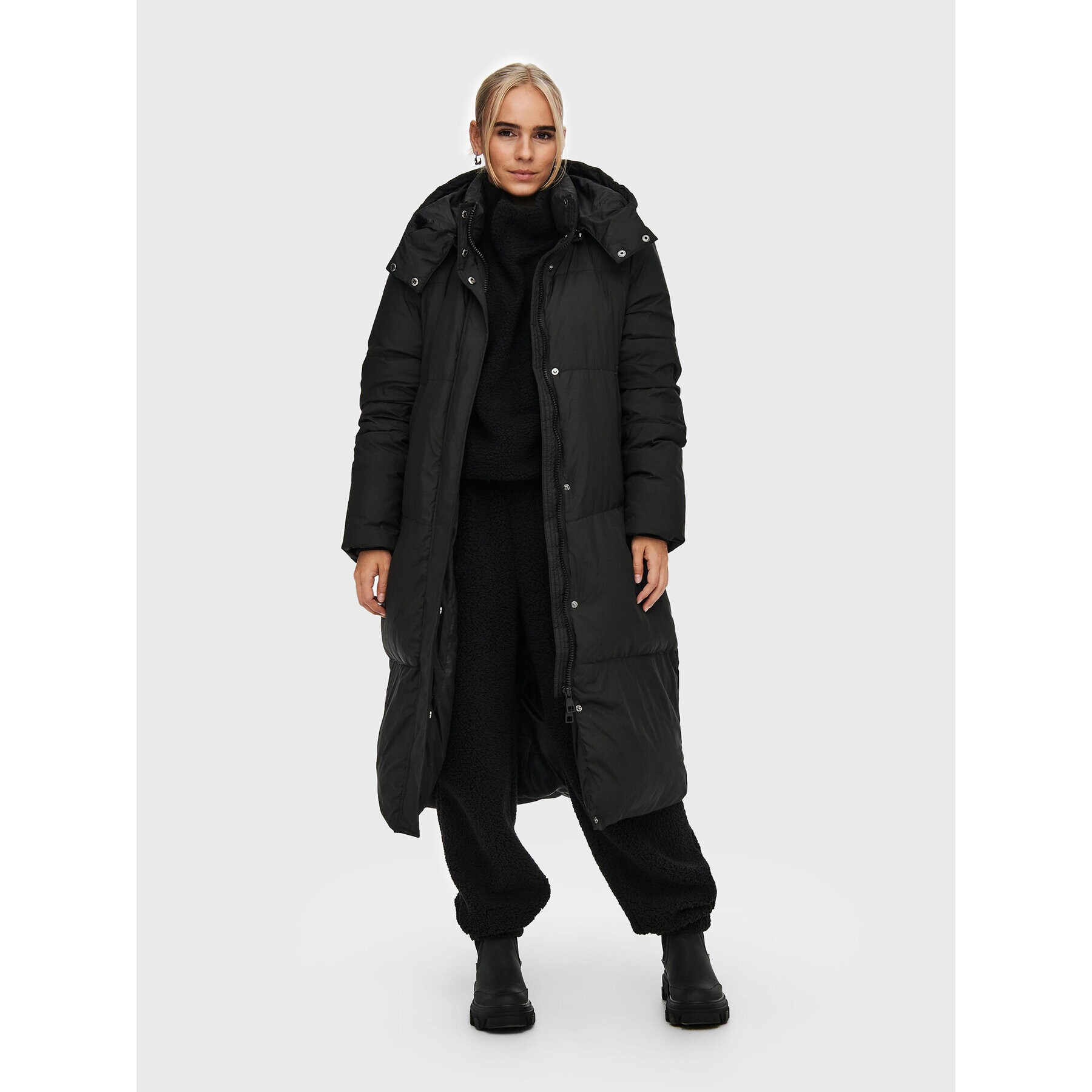 ONLY Пухено яке Alicia 15245630 Черен Regular Fit - Pepit.bg