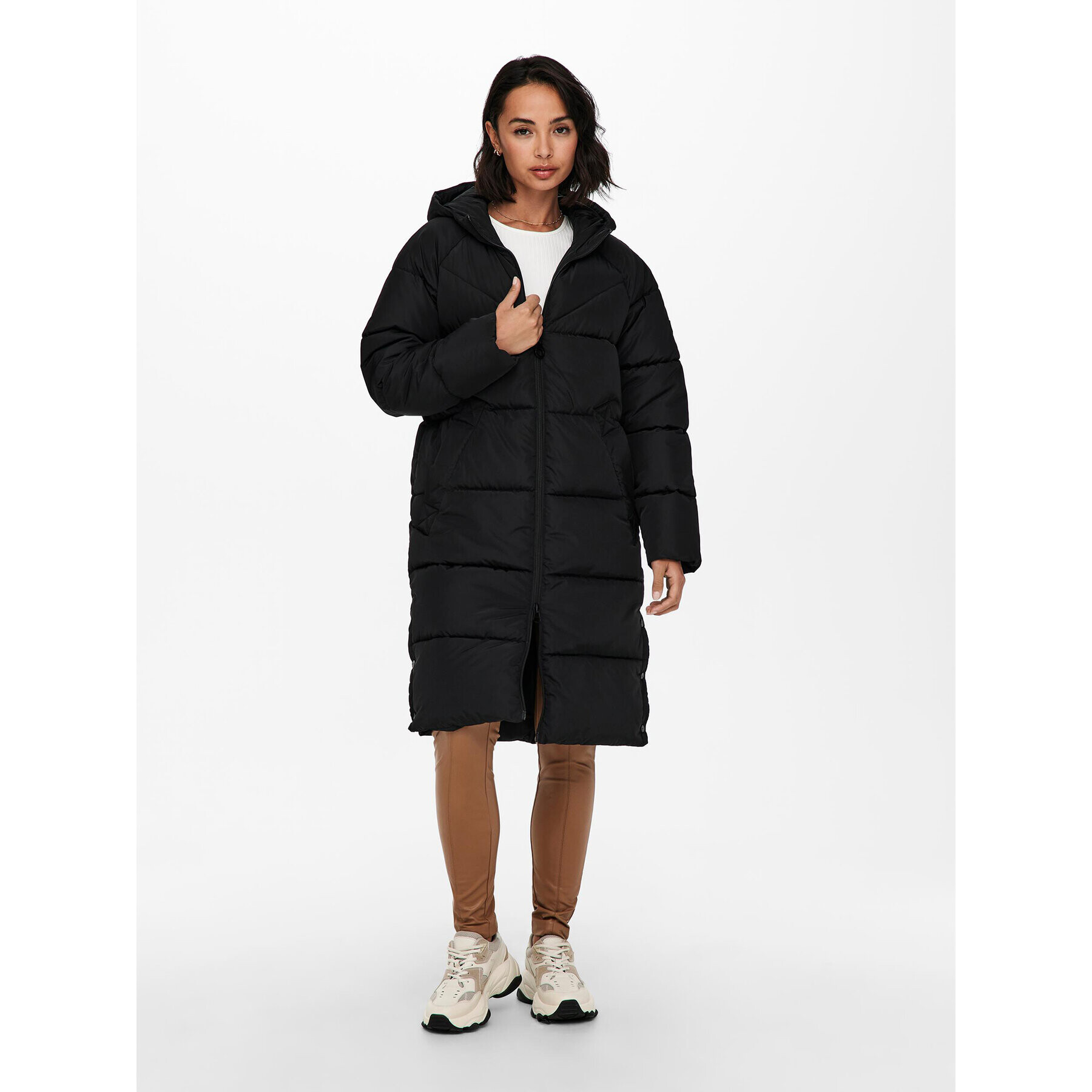 ONLY Пухено яке Amanda 15233425 Черен Regular Fit - Pepit.bg