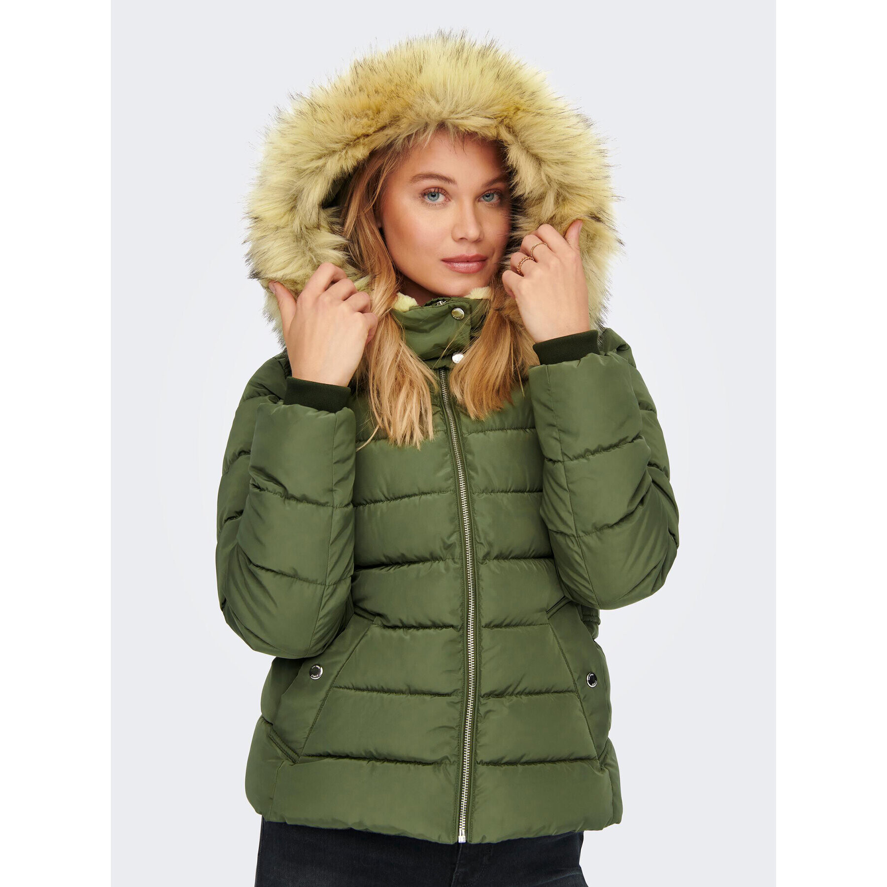 ONLY Пухено яке Camilla 15204607 Зелен Regular Fit - Pepit.bg