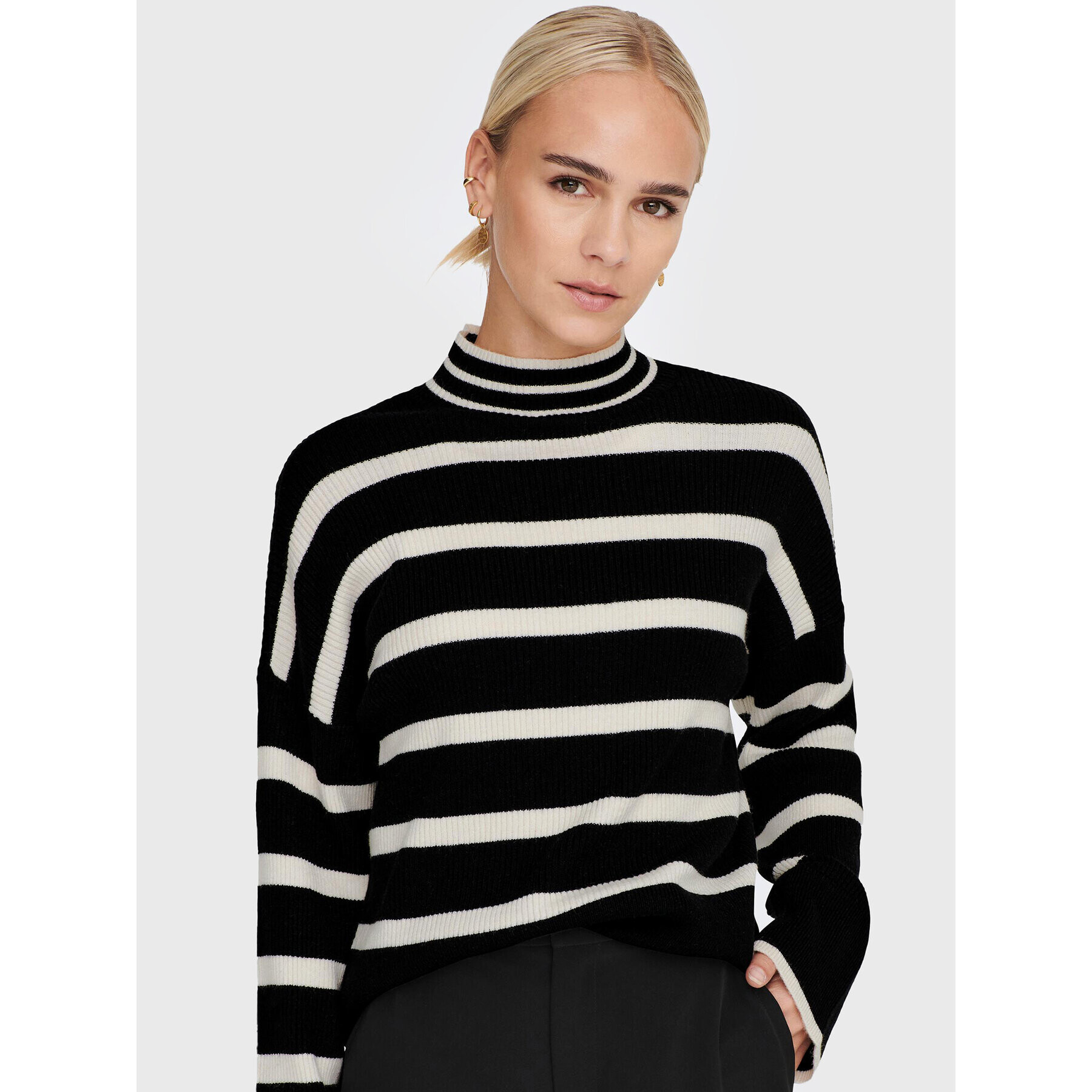 ONLY Пуловер Libi 15259096 Черен Regular Fit - Pepit.bg