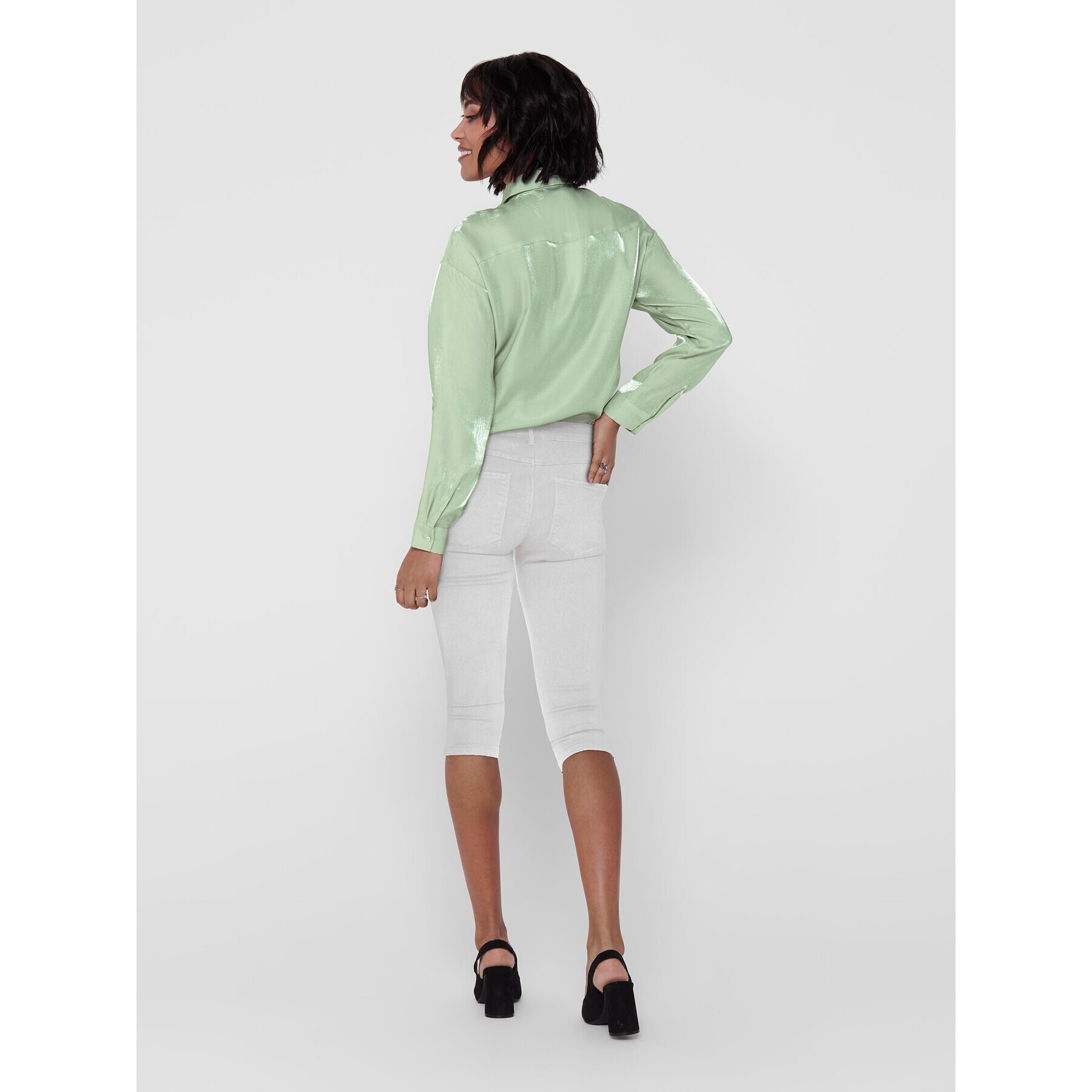 ONLY Шорти от плат 15136463 Бял Slim Fit - Pepit.bg