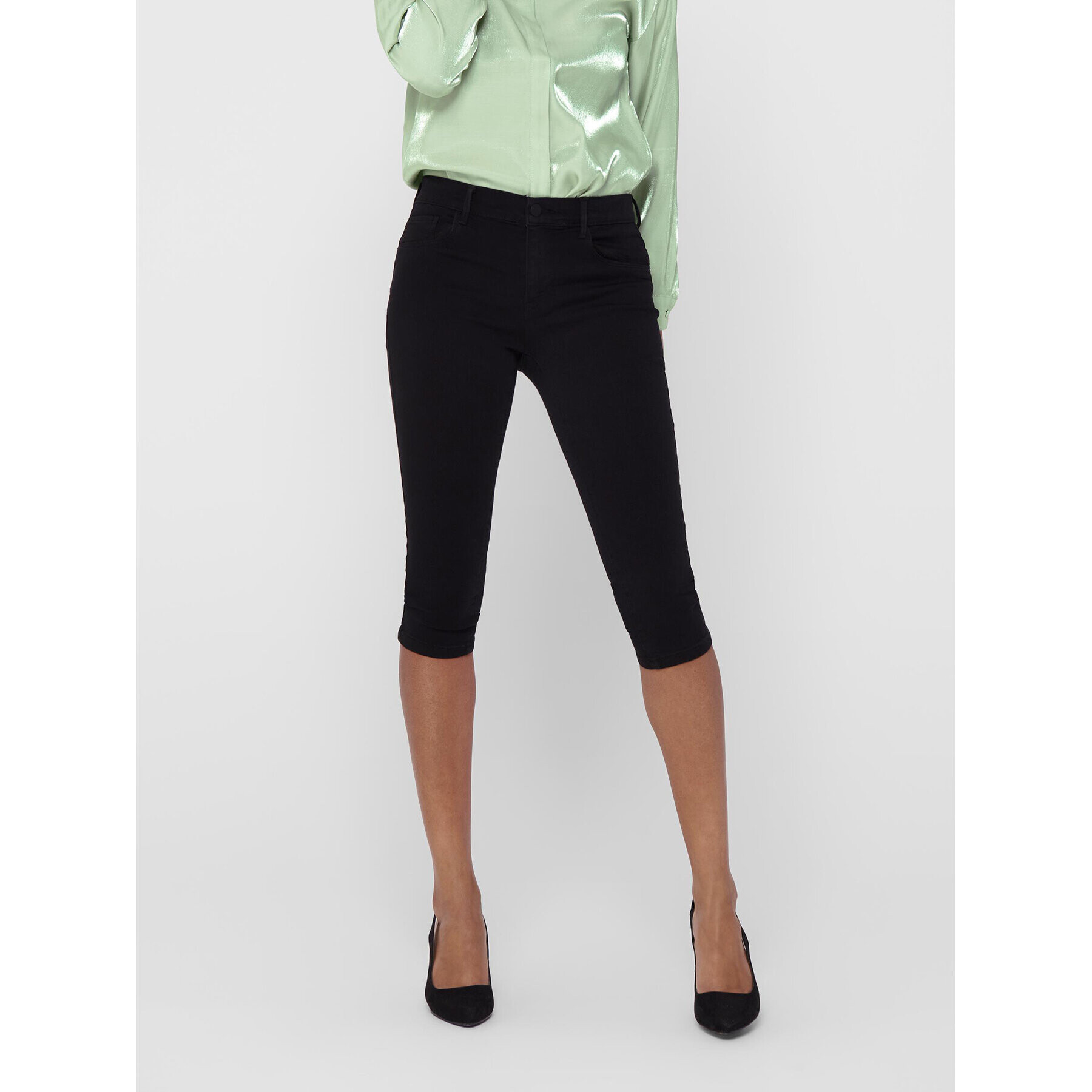 ONLY Шорти от плат 15136463 Черен Slim Fit - Pepit.bg