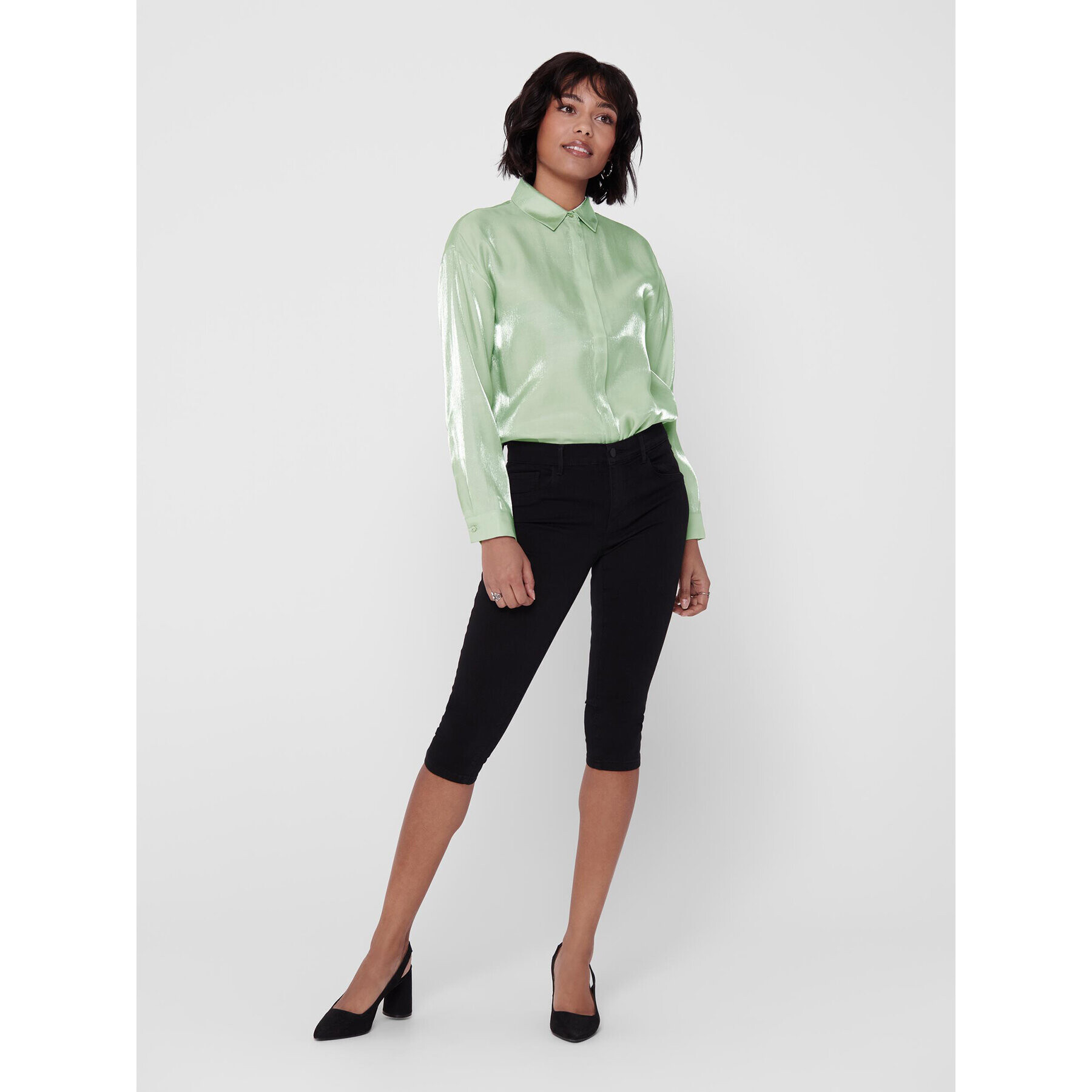 ONLY Шорти от плат 15136463 Черен Slim Fit - Pepit.bg