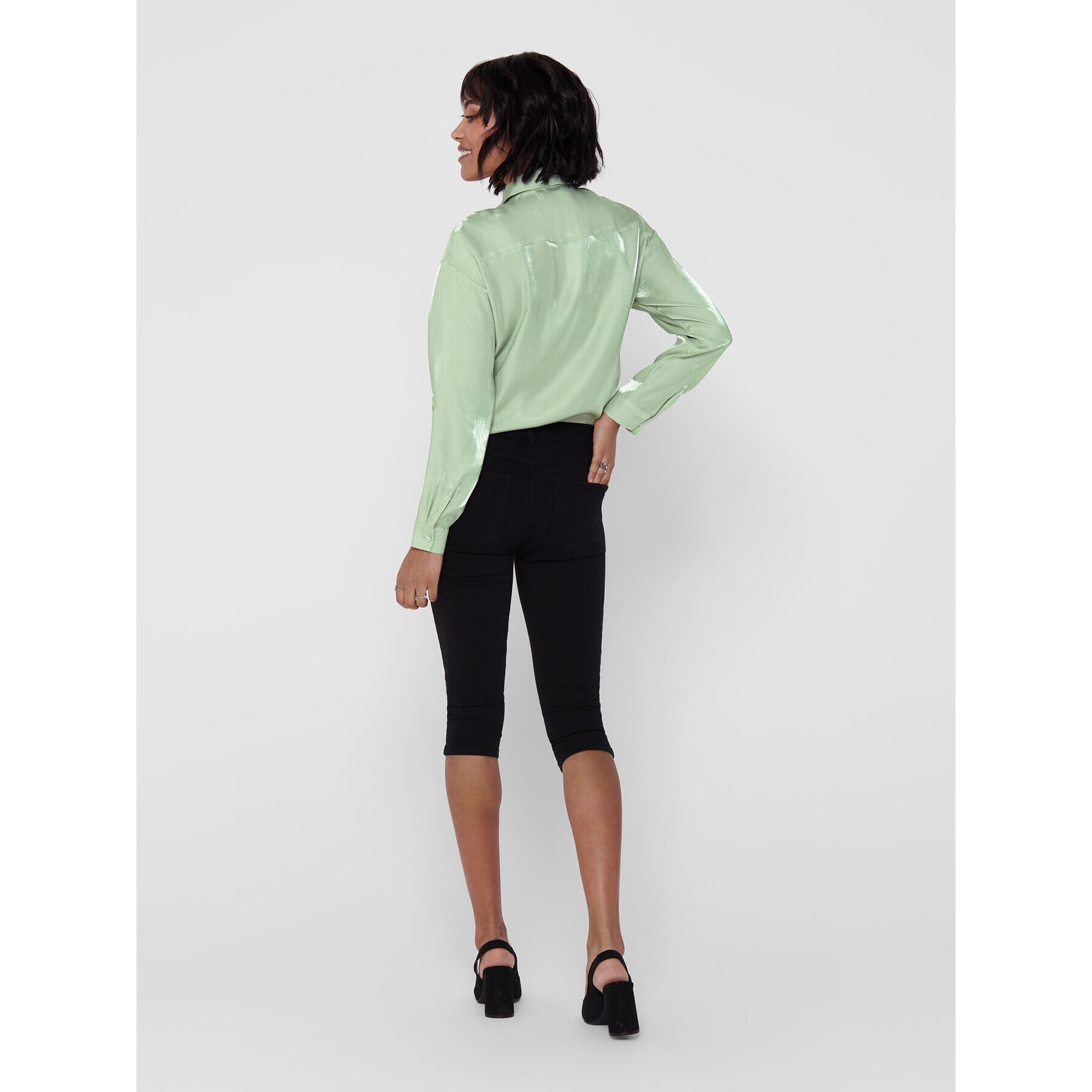 ONLY Шорти от плат 15136463 Черен Slim Fit - Pepit.bg