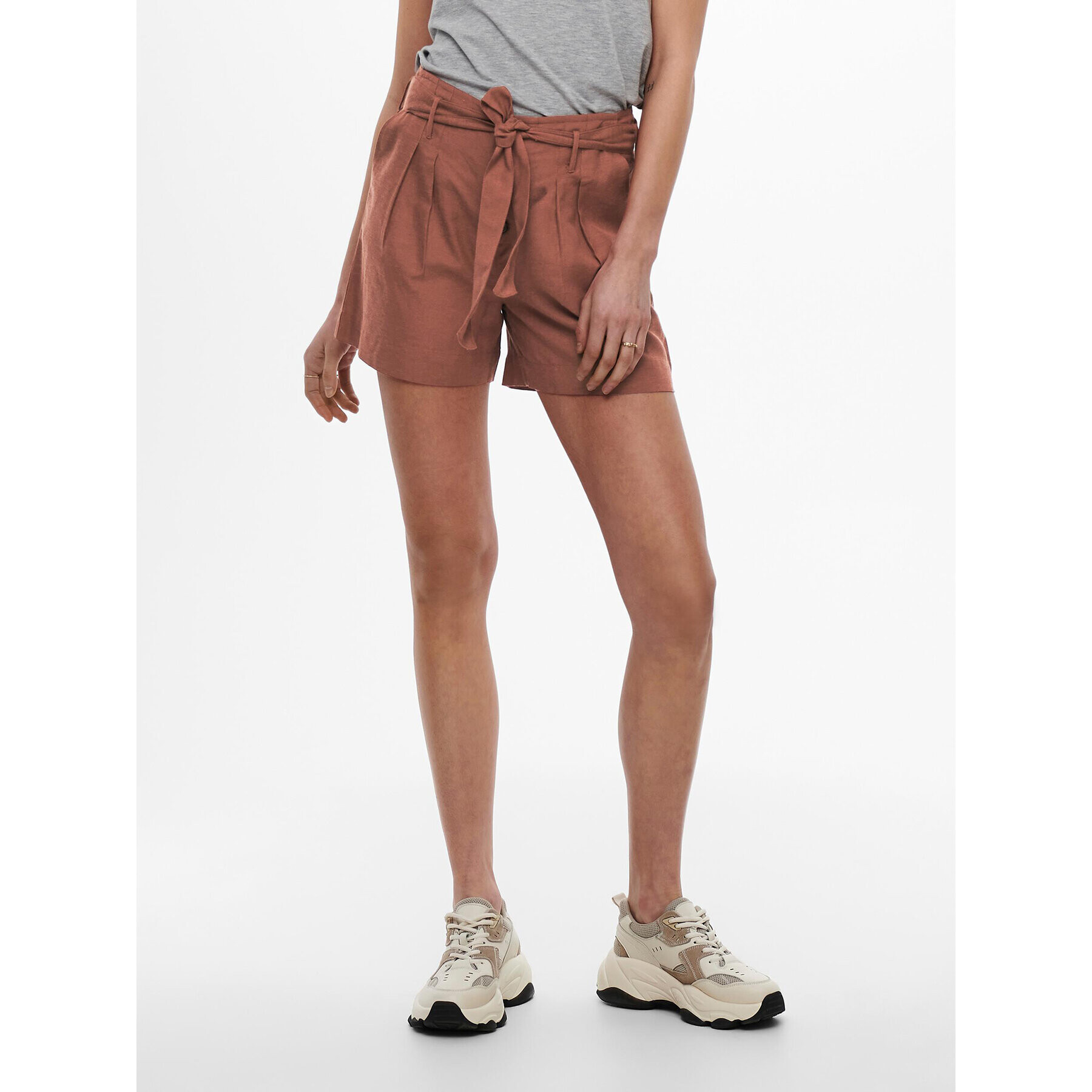 ONLY Шорти от плат 15199801 Червен Regular Fit - Pepit.bg