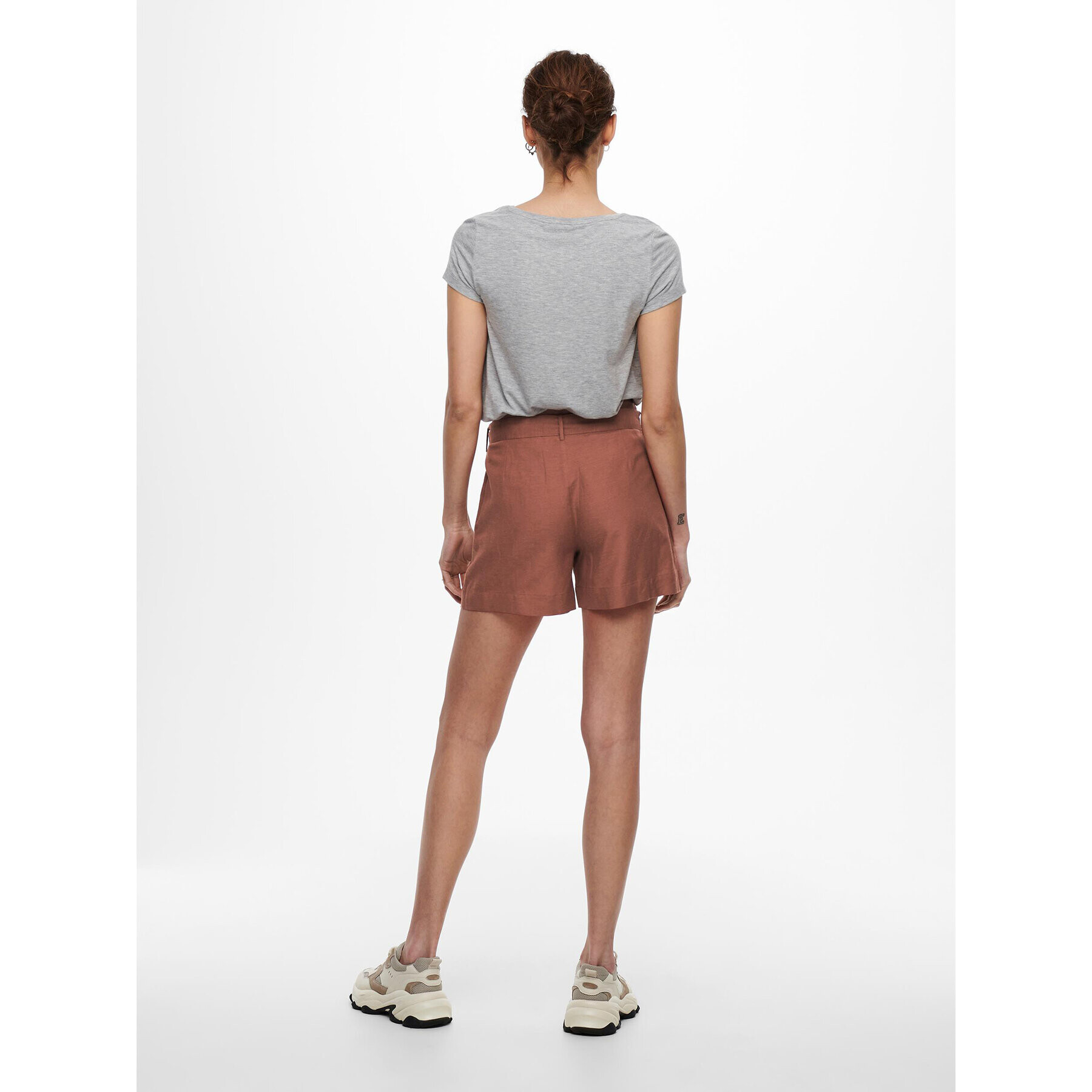 ONLY Шорти от плат 15199801 Червен Regular Fit - Pepit.bg