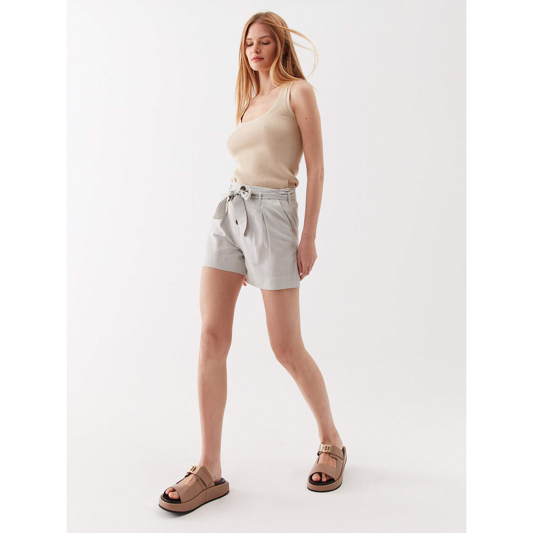 ONLY Шорти от плат 15199801 Сив Regular Fit - Pepit.bg