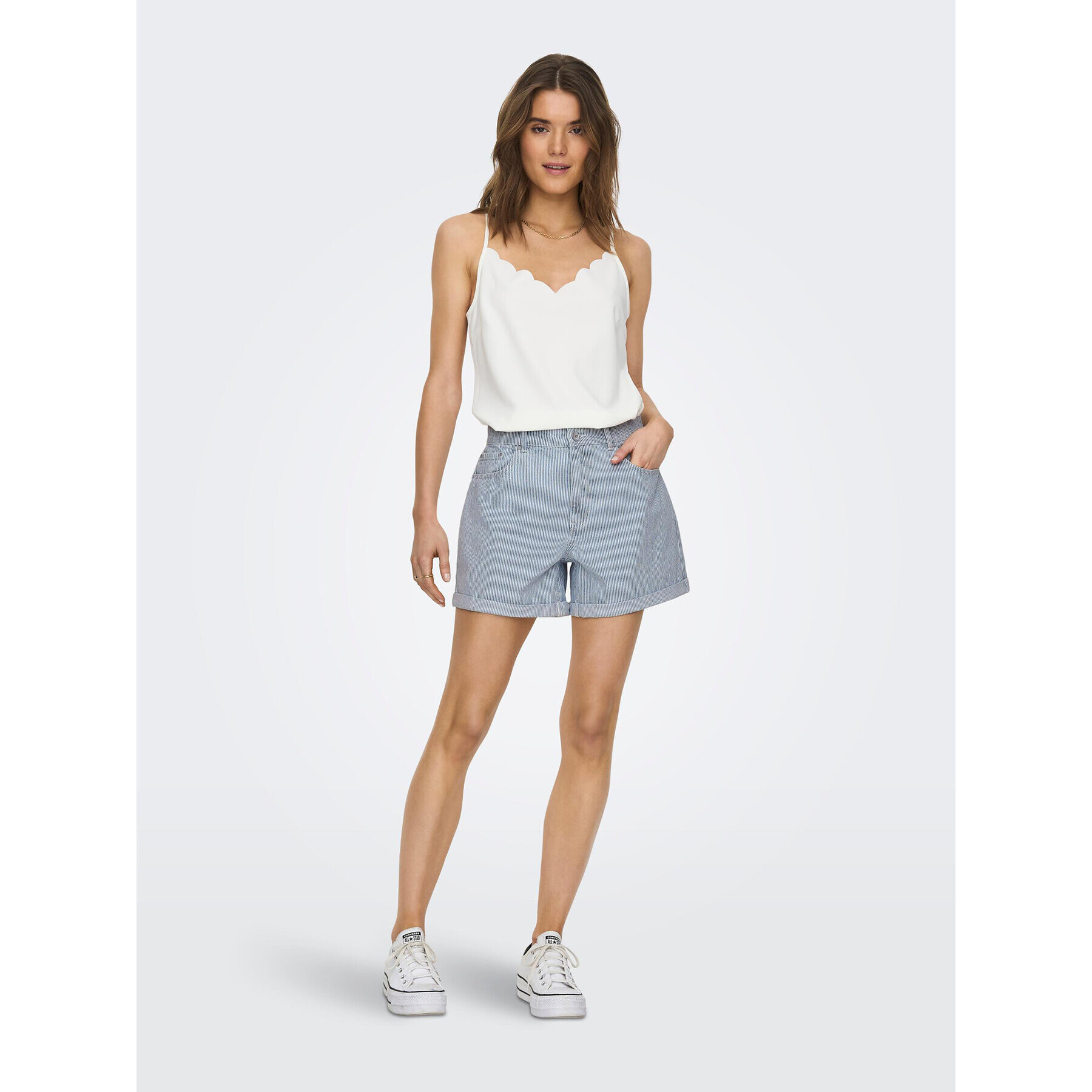 ONLY Шорти от плат 15289452 Син Mom Fit - Pepit.bg