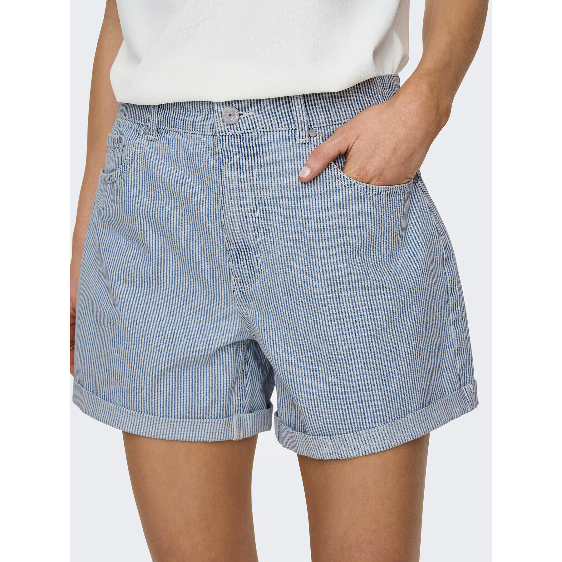 ONLY Шорти от плат 15289452 Син Mom Fit - Pepit.bg