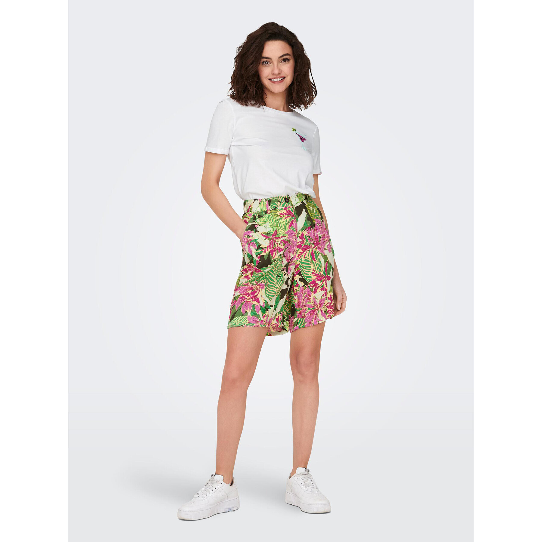 ONLY Шорти от плат 15291092 Зелен Relaxed Fit - Pepit.bg