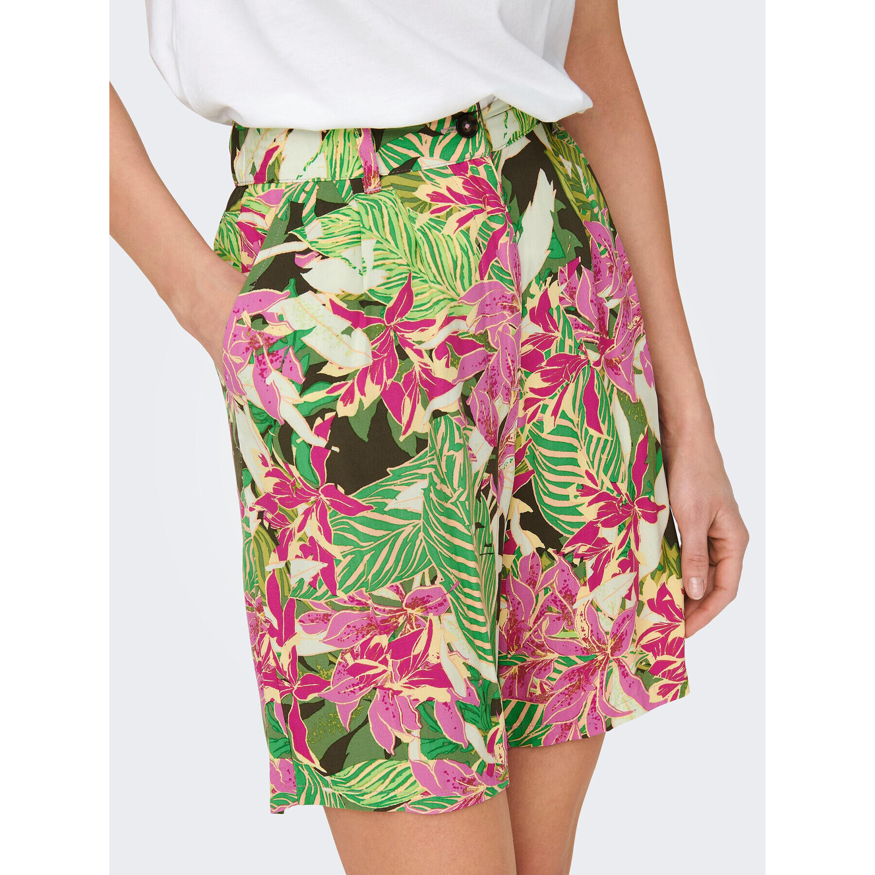 ONLY Шорти от плат 15291092 Зелен Relaxed Fit - Pepit.bg
