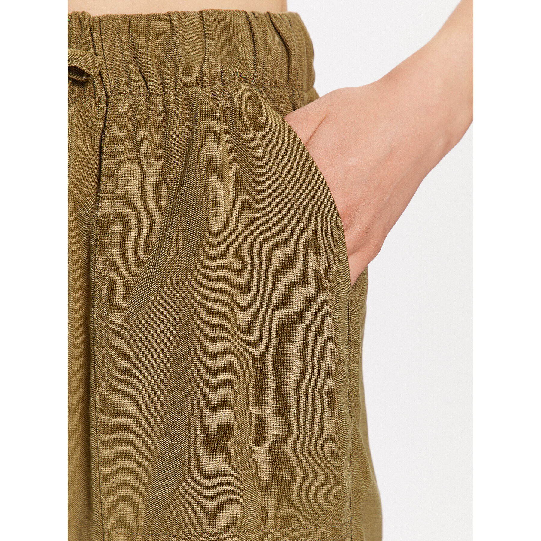 ONLY Шорти от плат 15291256 Зелен Regular Fit - Pepit.bg