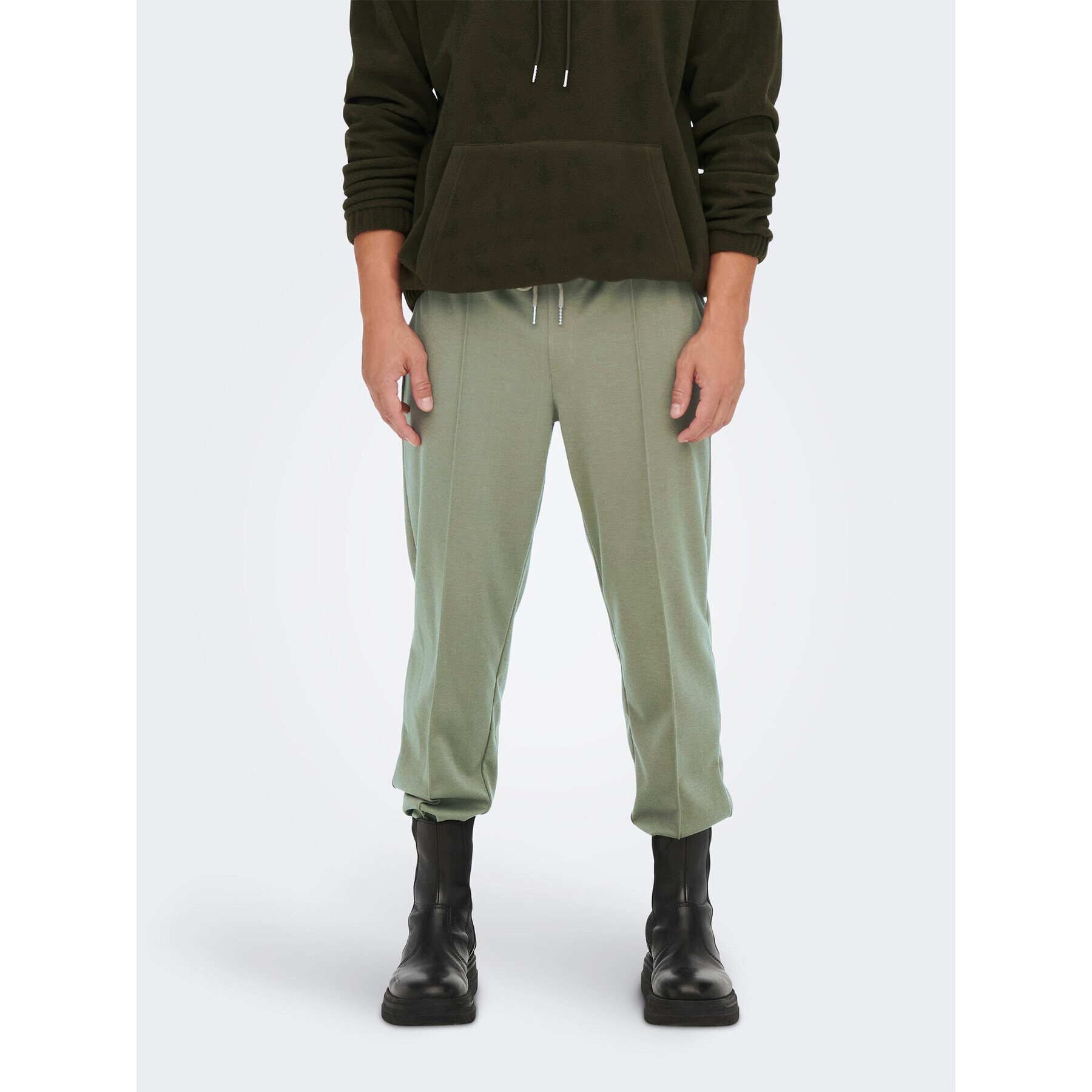 Only & Sons Долнище анцуг Oxley 22021337 Зелен Tapered Fit - Pepit.bg