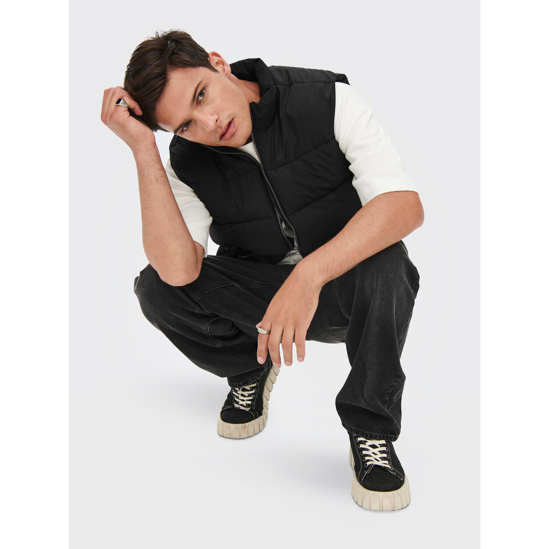 Only & Sons Елек Melvin 22022232 Черен Regular Fit - Pepit.bg