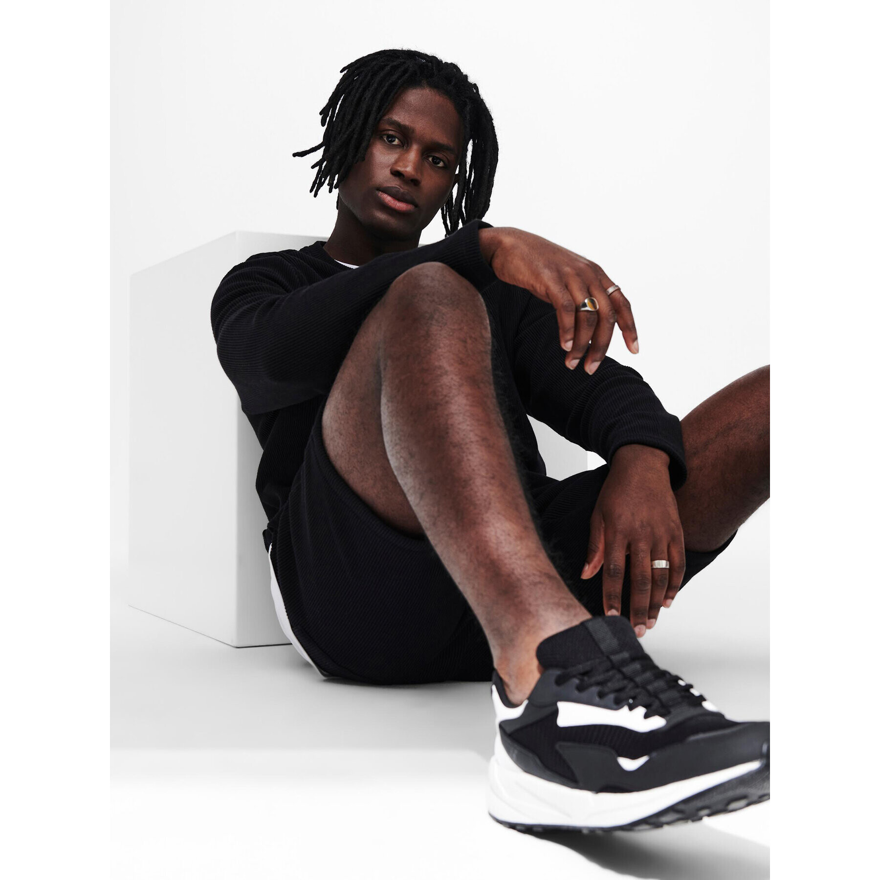 Only & Sons Шорти от плат 22019428 Черен Regular Fit - Pepit.bg