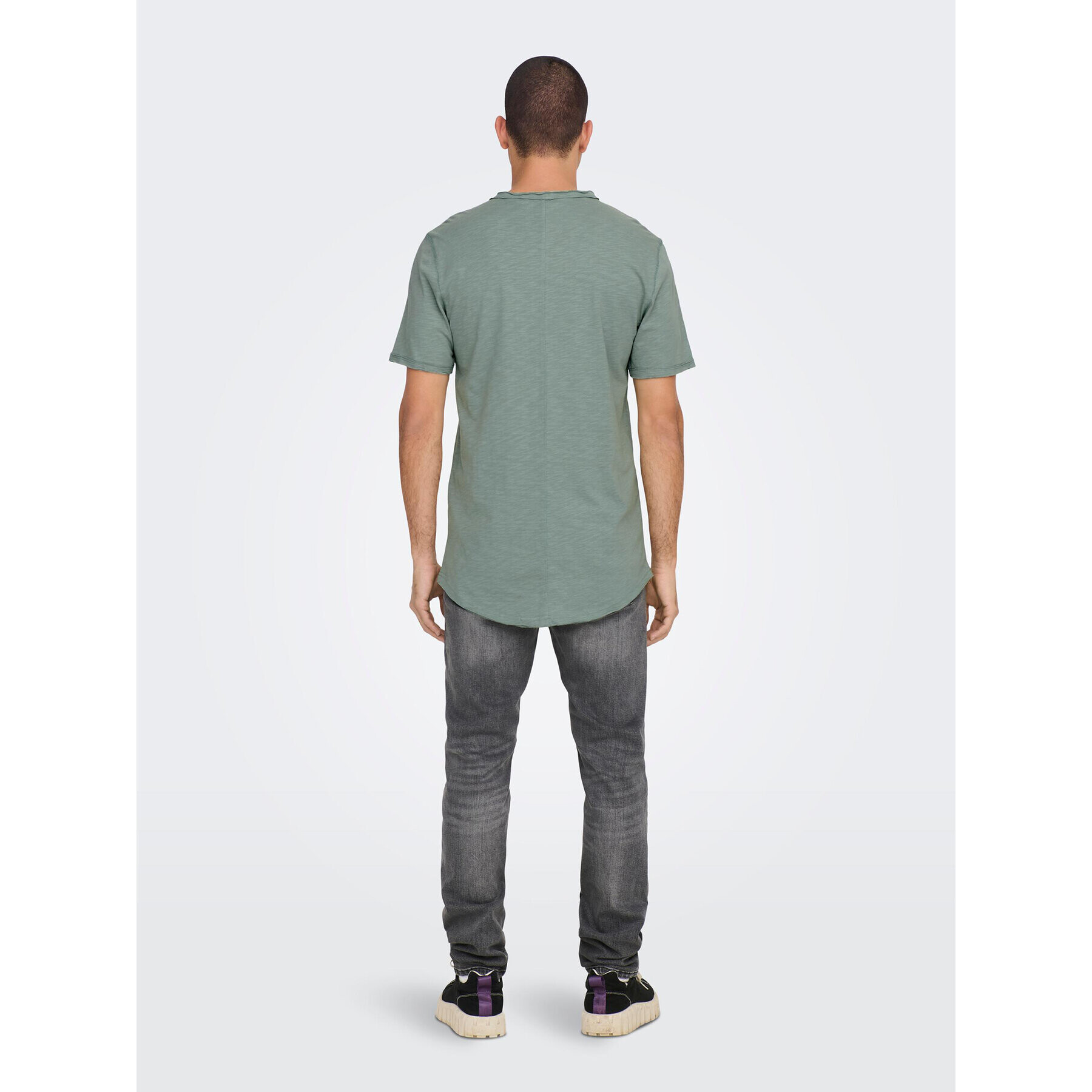 Only & Sons Тишърт 22017822 Зелен Long Line Fit - Pepit.bg