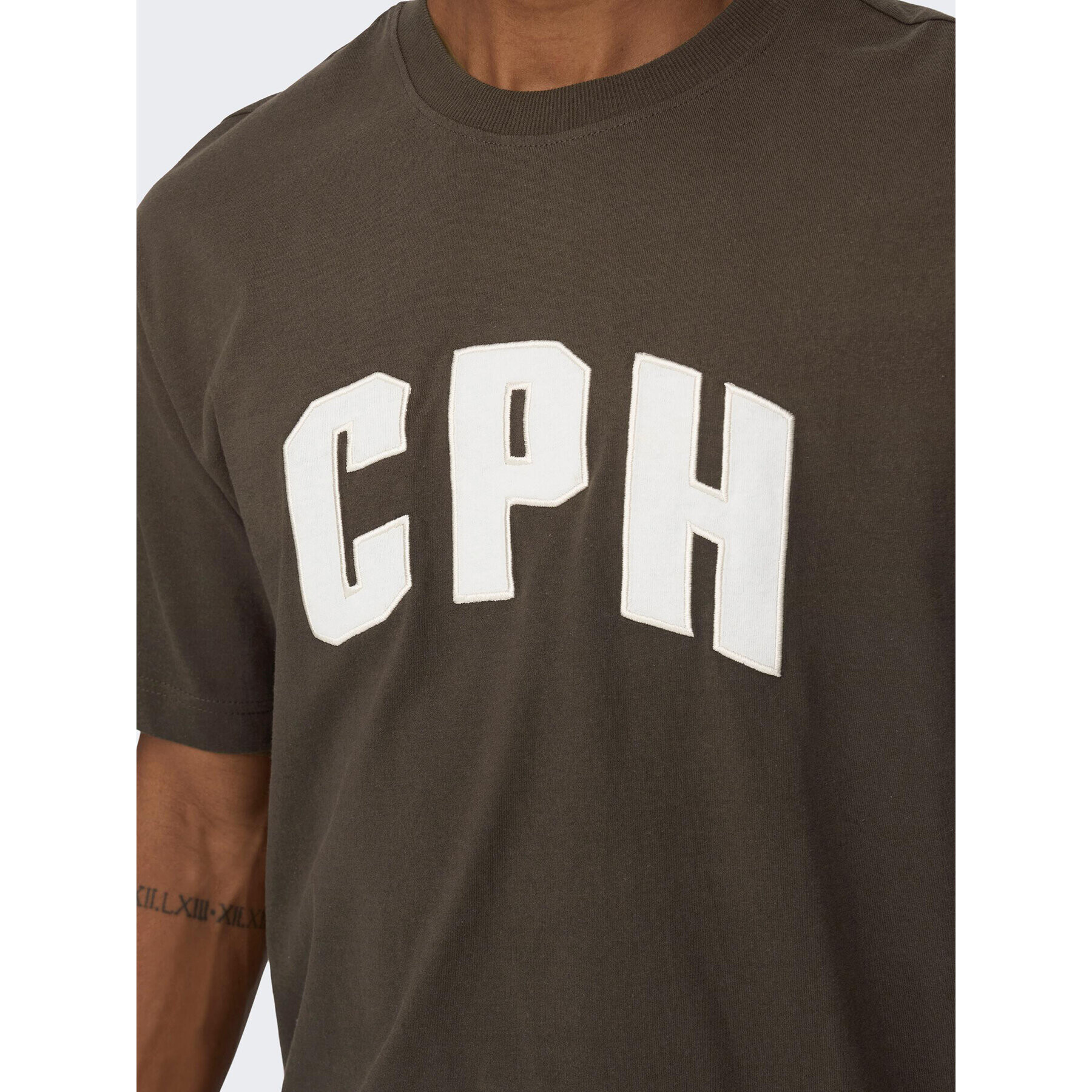 Only & Sons Тишърт 22026375 Кафяв Relaxed Fit - Pepit.bg