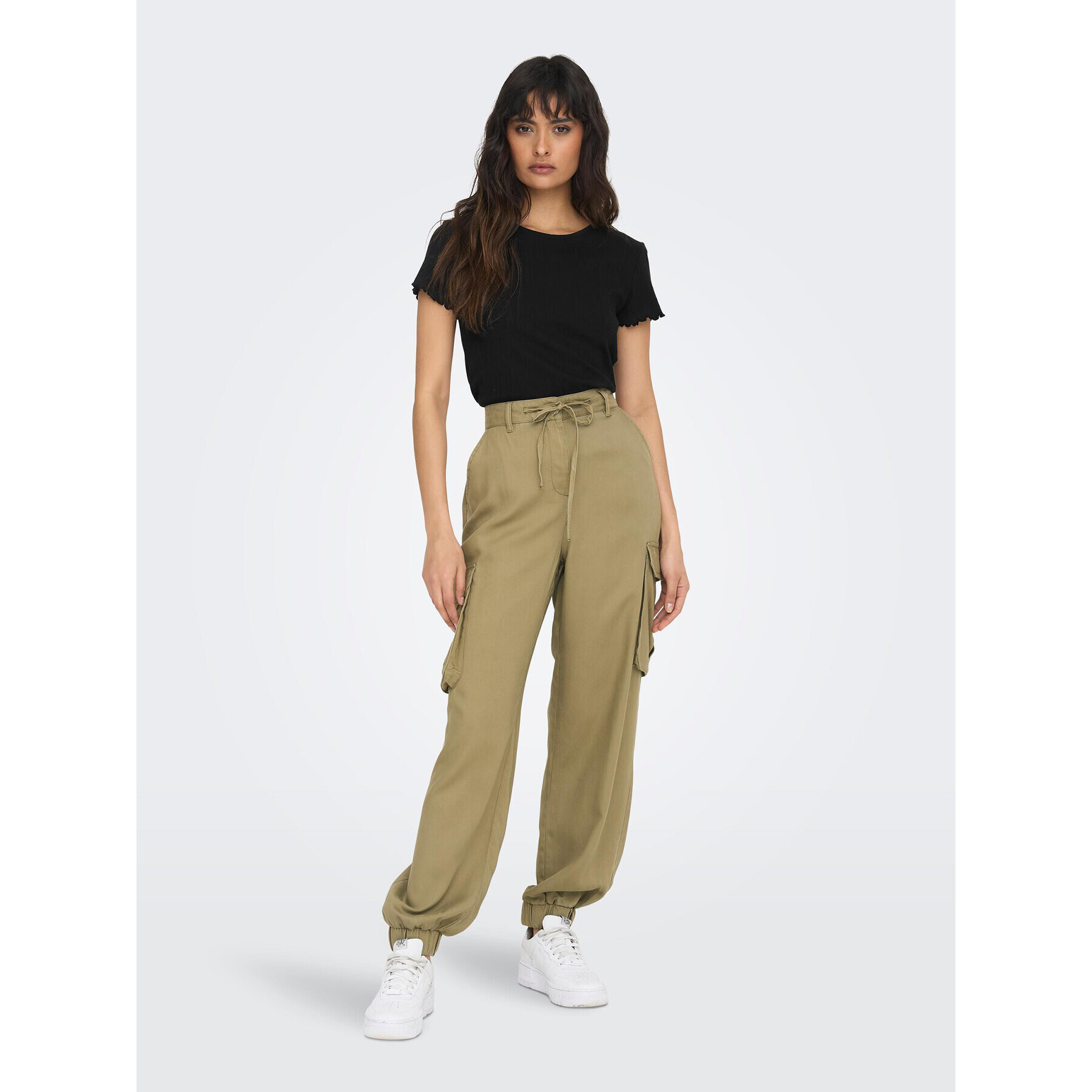 ONLY Тишърт Carlotta 15256154 Черен Tight Fit - Pepit.bg