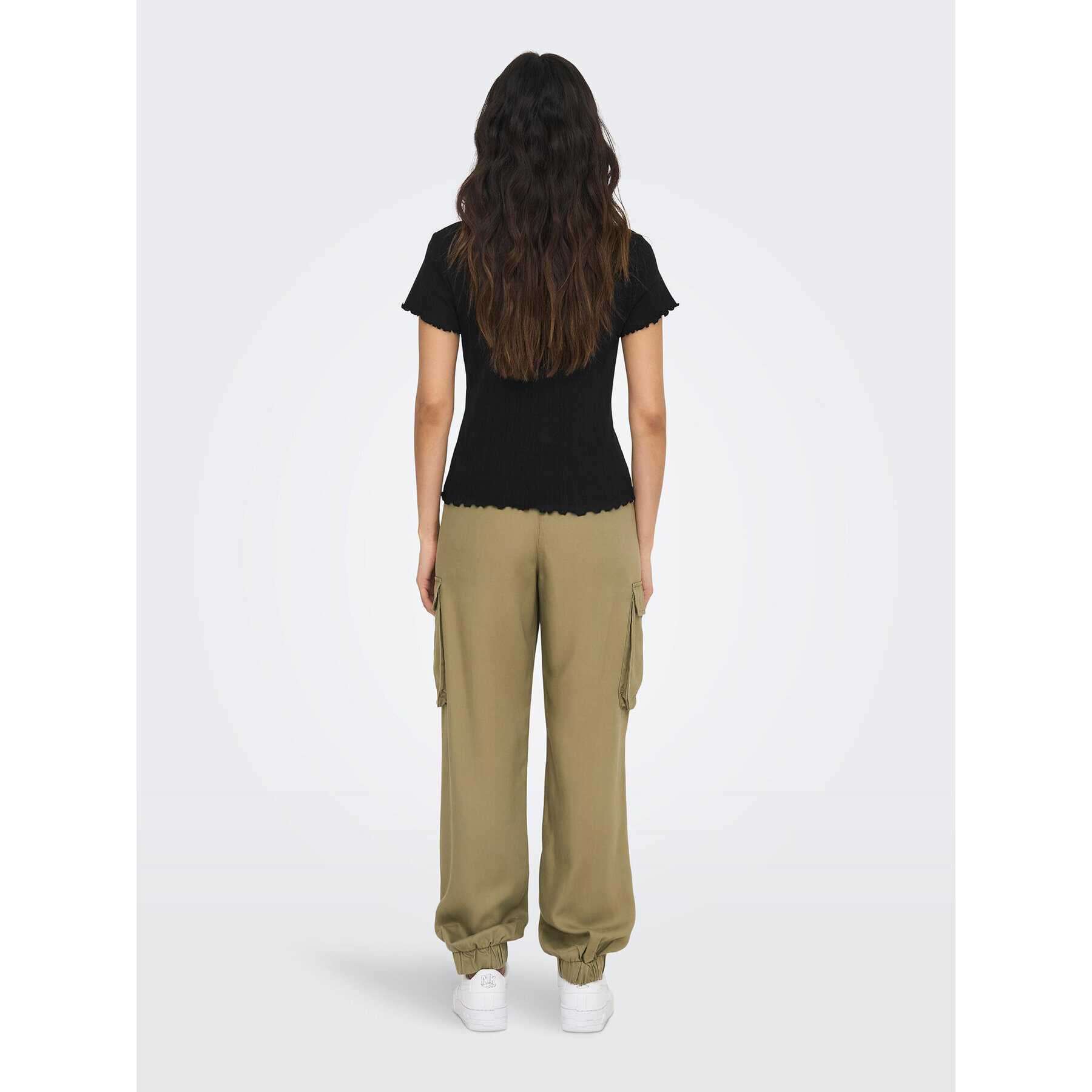 ONLY Тишърт Carlotta 15256154 Черен Tight Fit - Pepit.bg