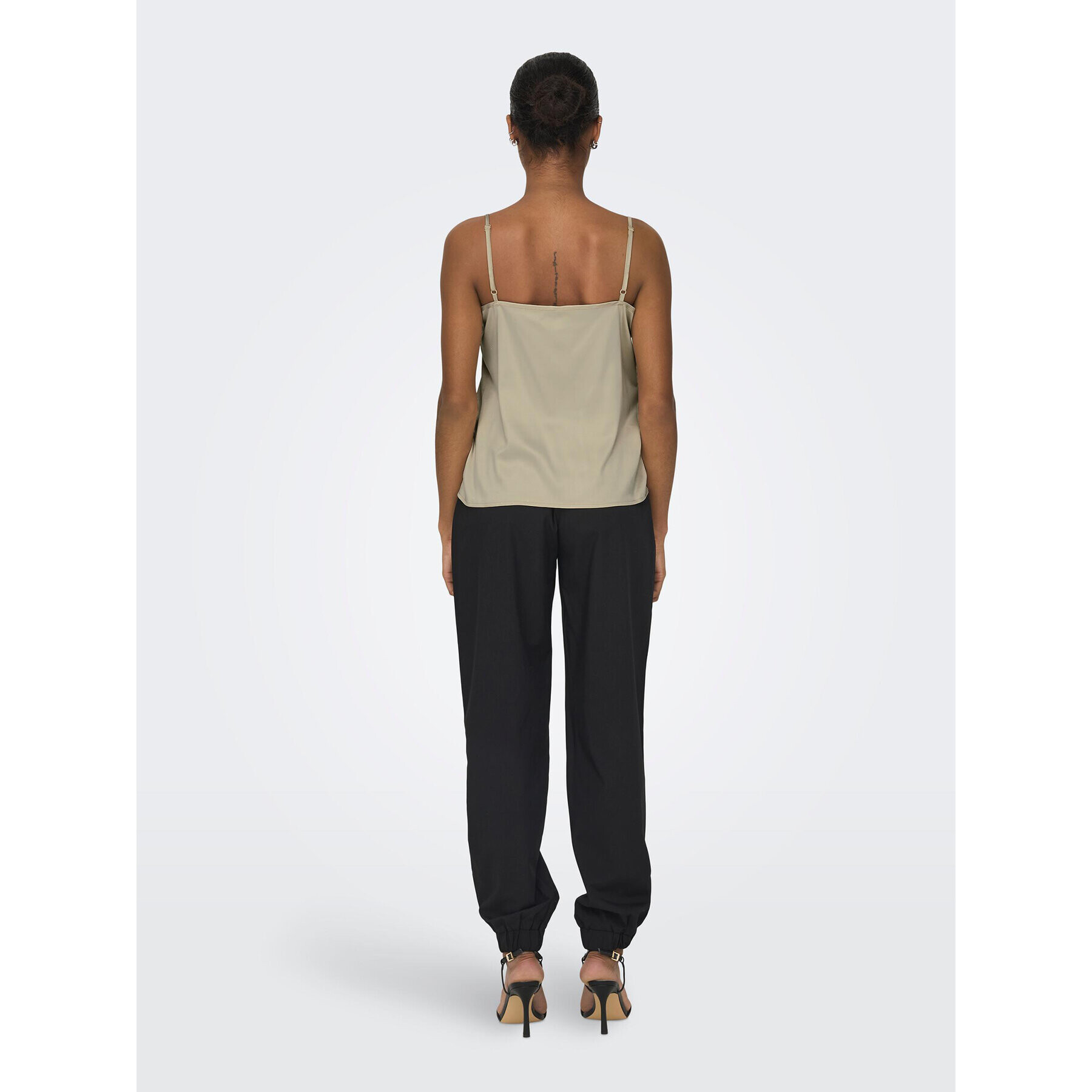 ONLY топ 15287104 Бежов Regular Fit - Pepit.bg