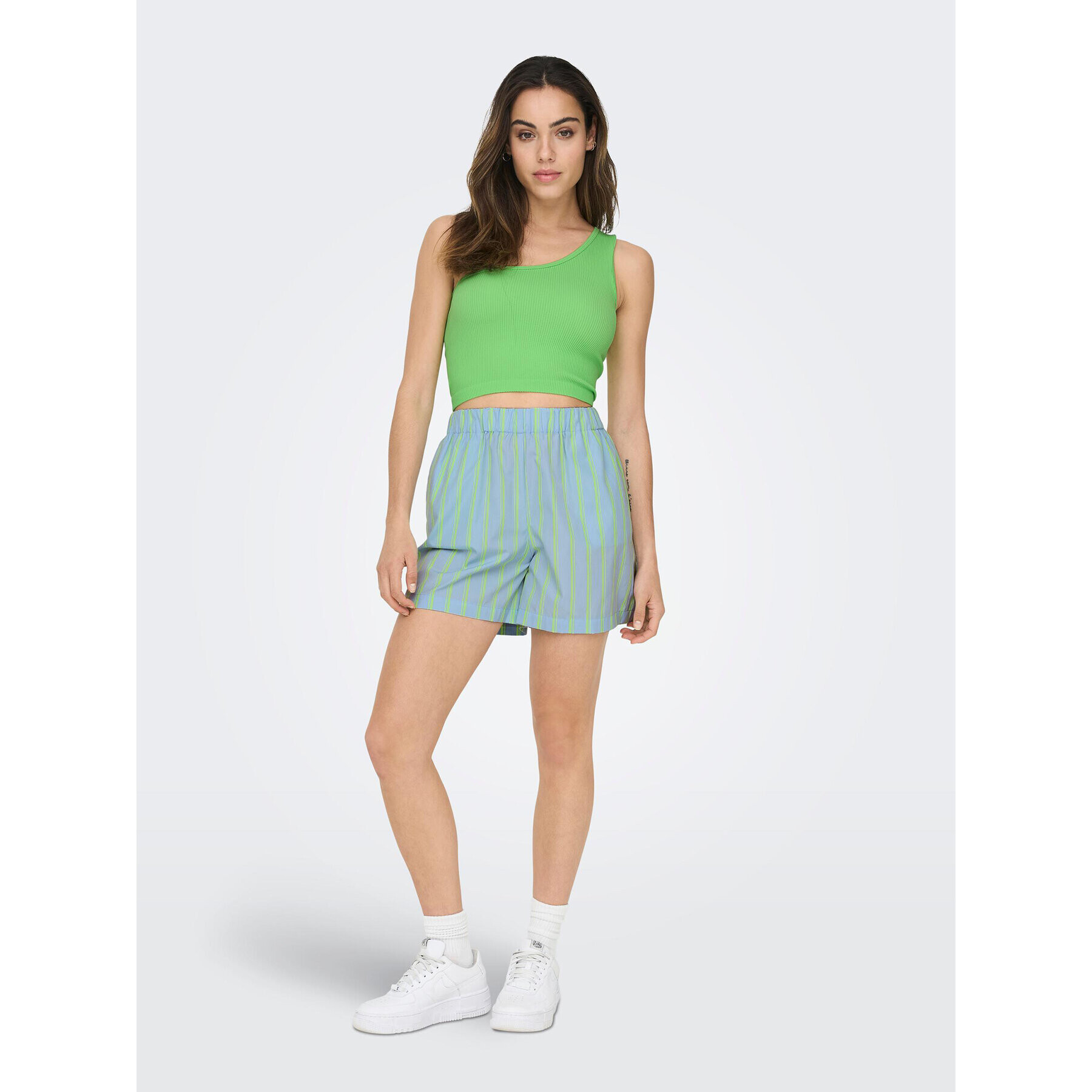 ONLY топ 15291202 Зелен Cropped Fit - Pepit.bg