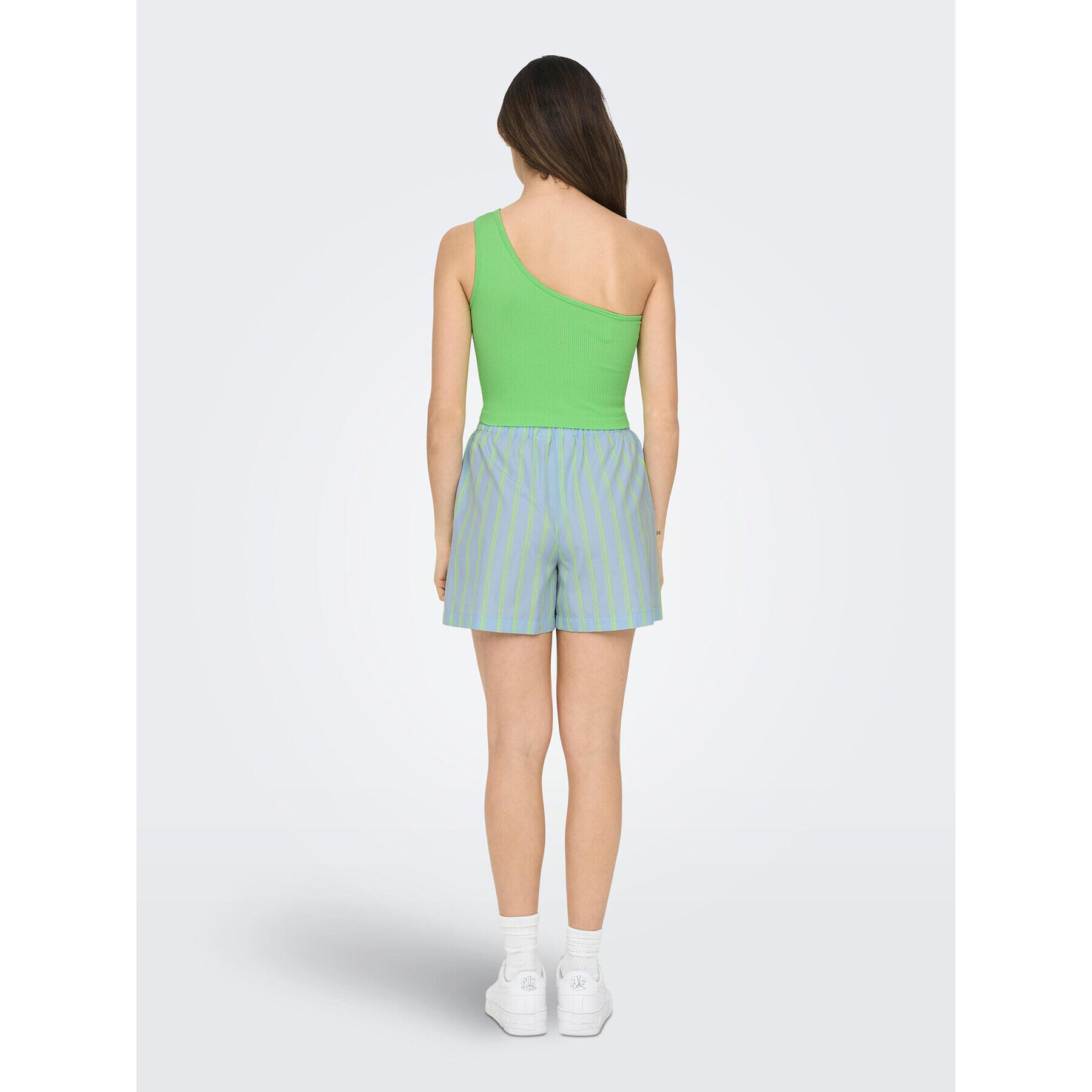 ONLY топ 15291202 Зелен Cropped Fit - Pepit.bg