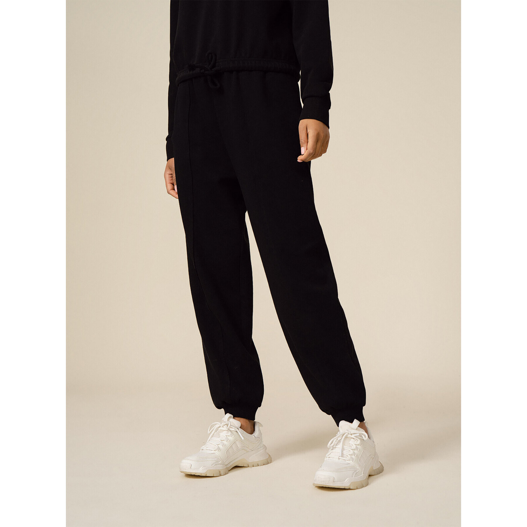 Outhorn Долнище анцуг OTHSS23TTROF175 Черен Relaxed Fit - Pepit.bg
