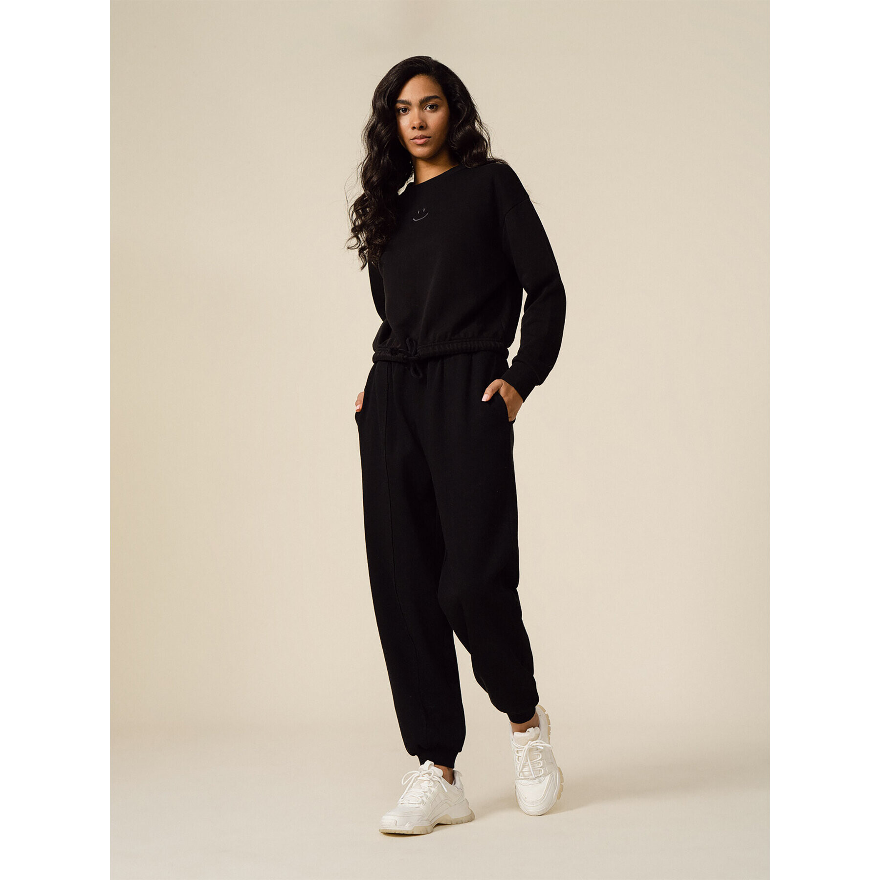 Outhorn Долнище анцуг OTHSS23TTROF175 Черен Relaxed Fit - Pepit.bg