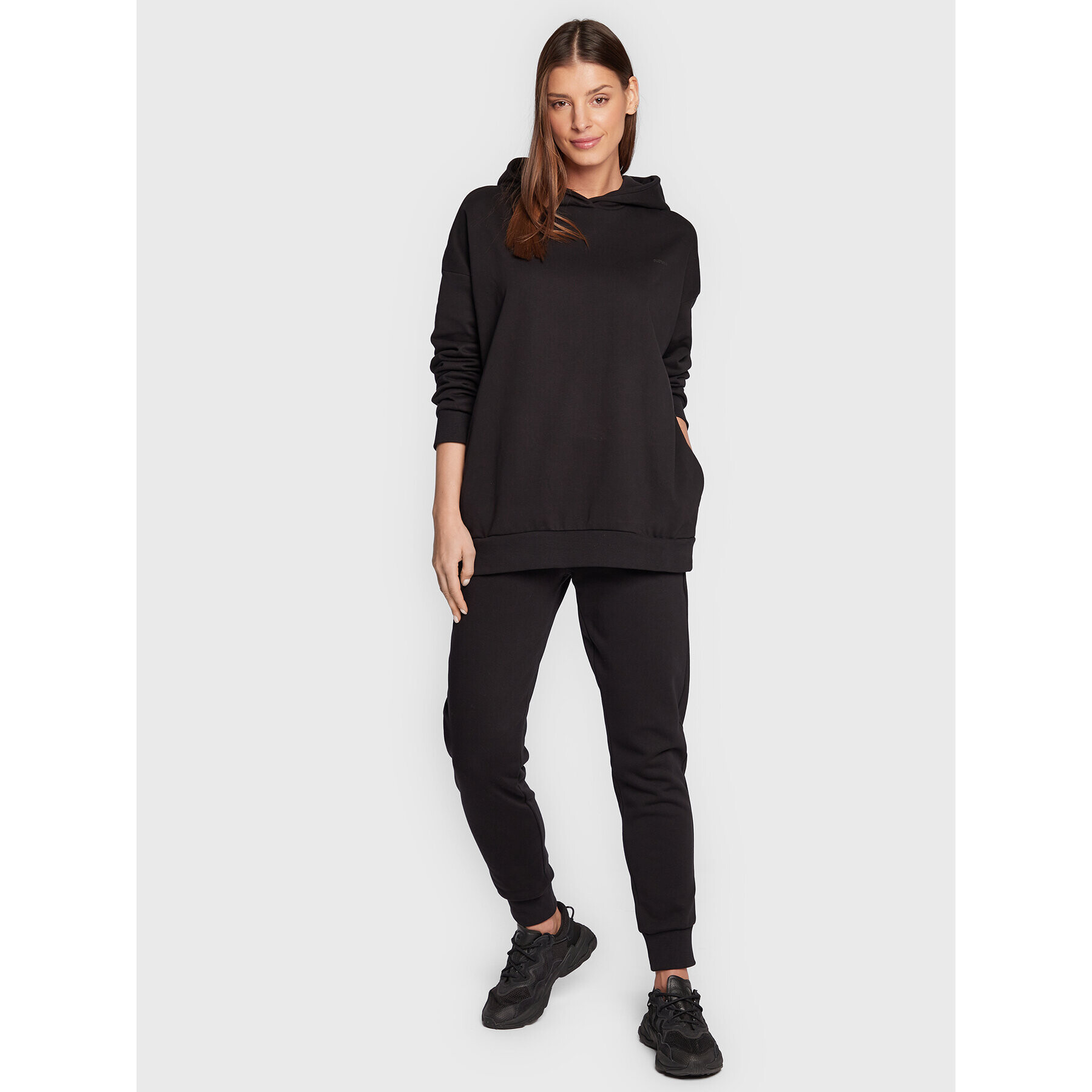 Outhorn Долнище анцуг TTROF041 Черен Regular Fit - Pepit.bg