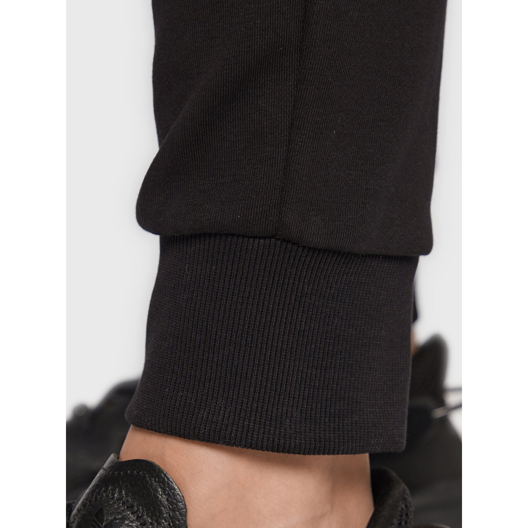 Outhorn Долнище анцуг TTROF041 Черен Regular Fit - Pepit.bg