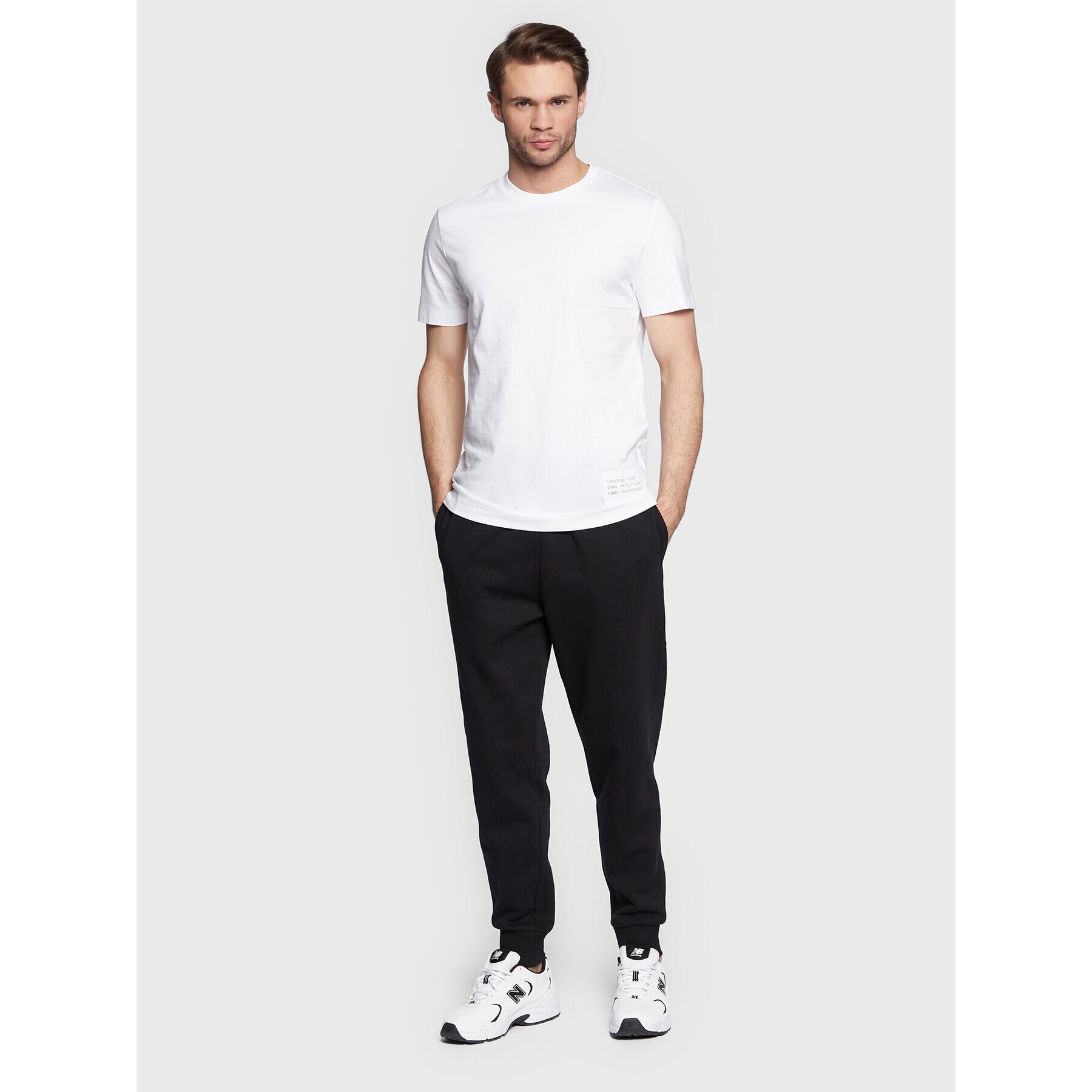 Outhorn Долнище анцуг TTROM024 Черен Relaxed Fit - Pepit.bg