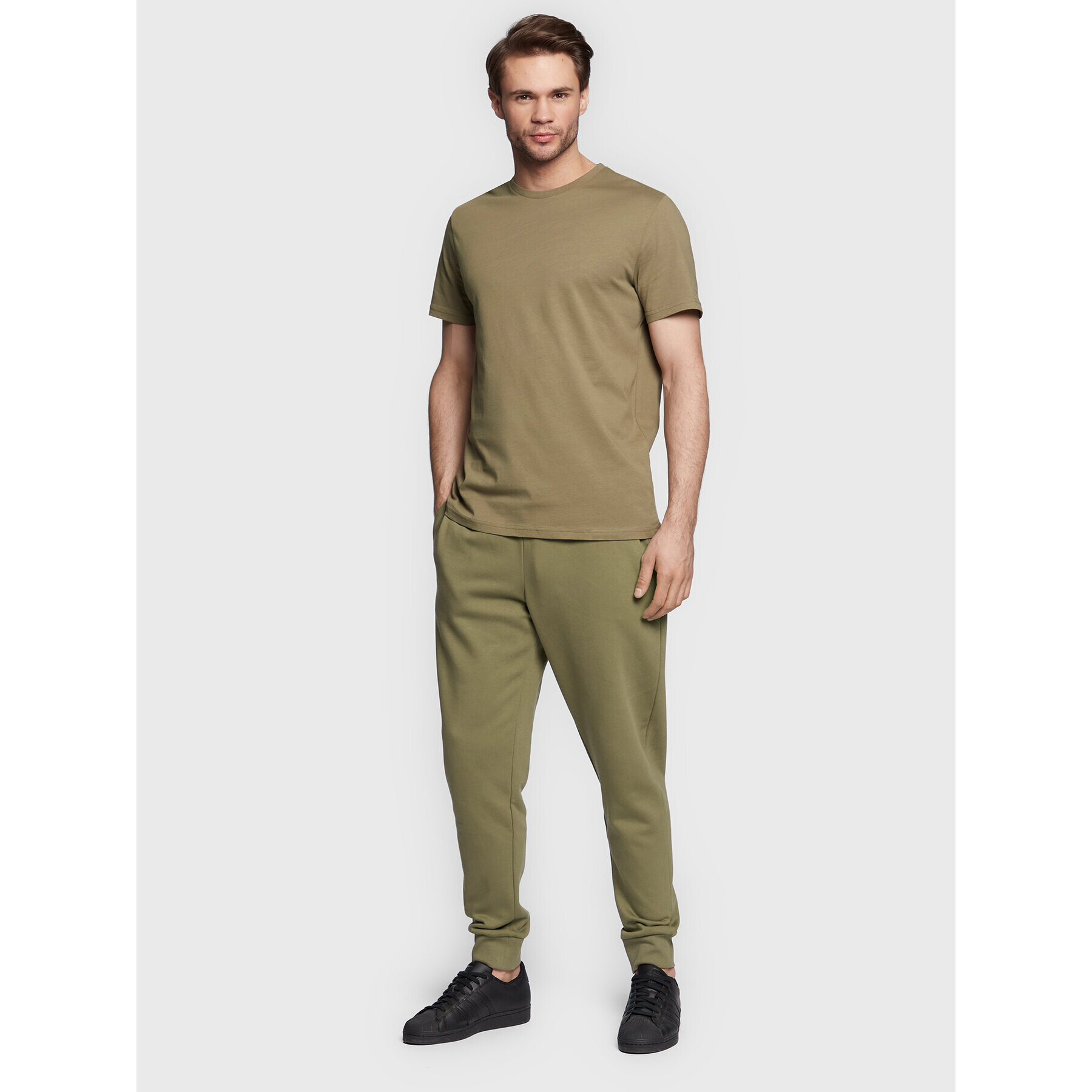 Outhorn Долнище анцуг TTROM024 Каки Relaxed Fit - Pepit.bg