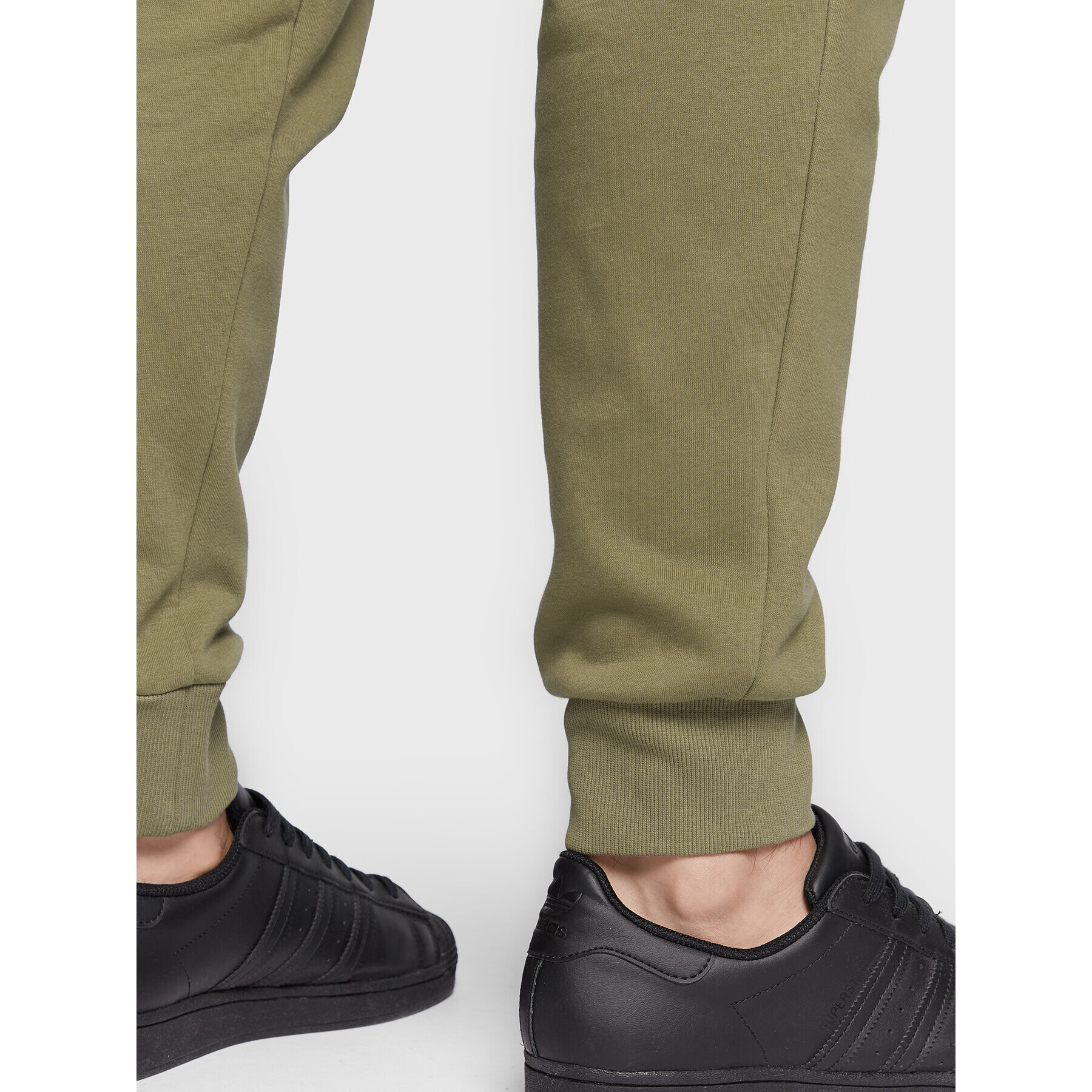 Outhorn Долнище анцуг TTROM024 Каки Relaxed Fit - Pepit.bg