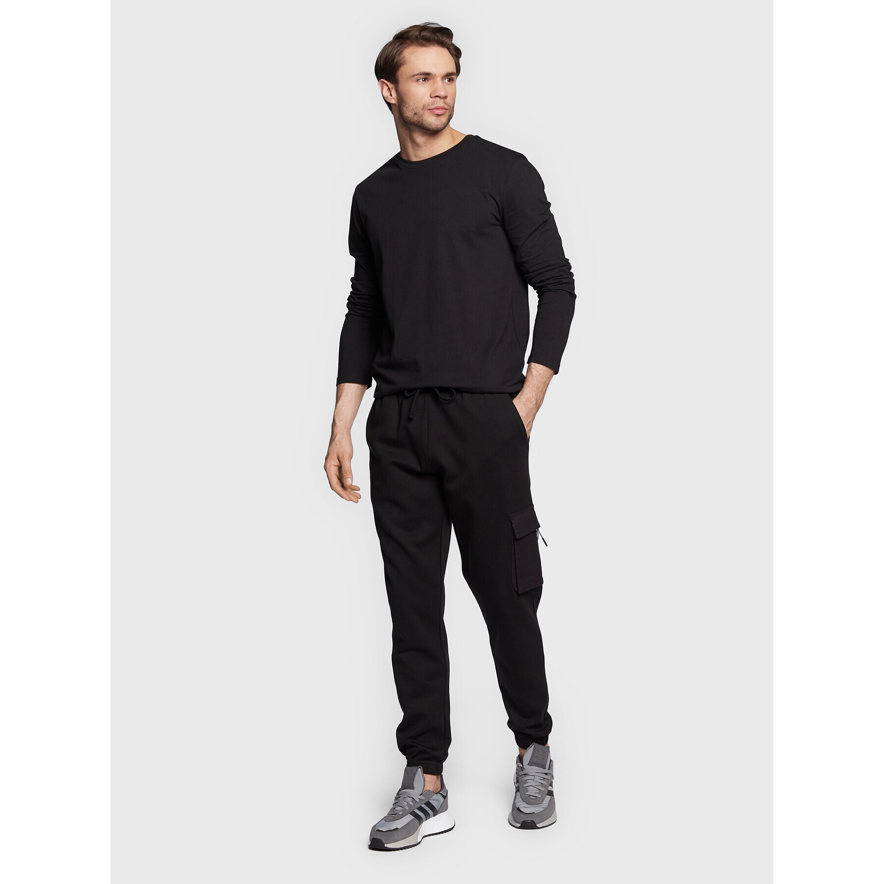 Outhorn Долнище анцуг TTROM027 Черен Regular Fit - Pepit.bg